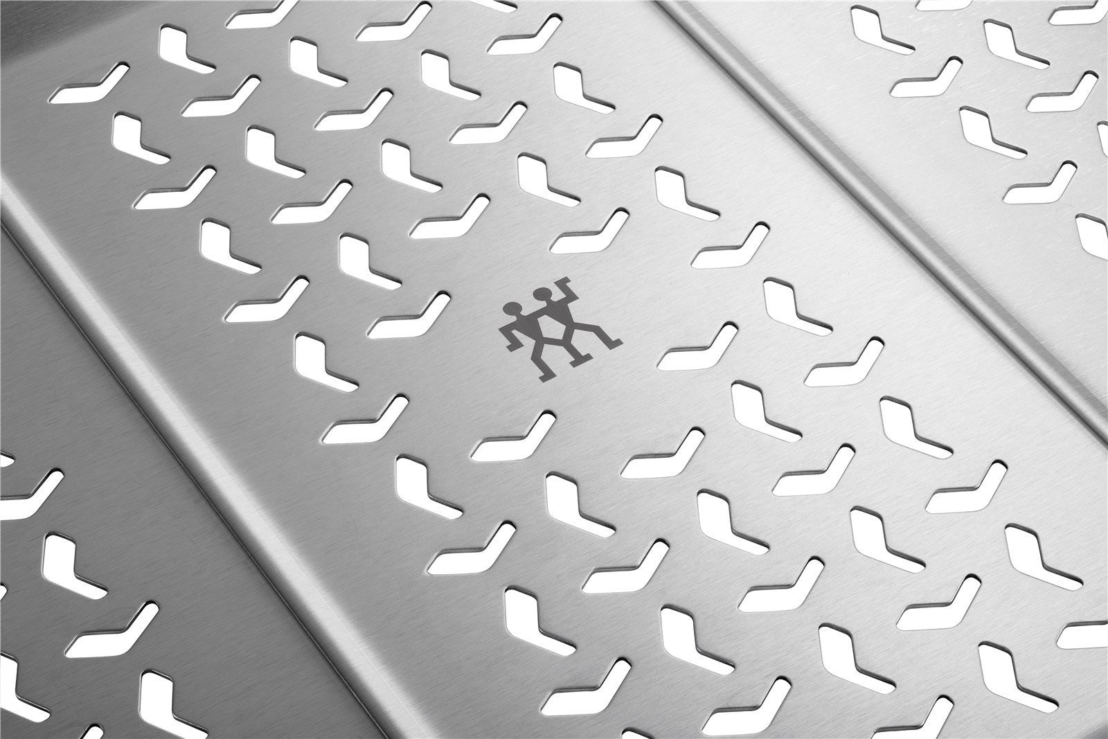 Entdecke den BBQ+ Grillkorb von Zwilling (45x30cm) aus hochwertigem Edelstahl – ideal für gleichmäßiges Grillen von Fisch, Fleisch und Gemüse!