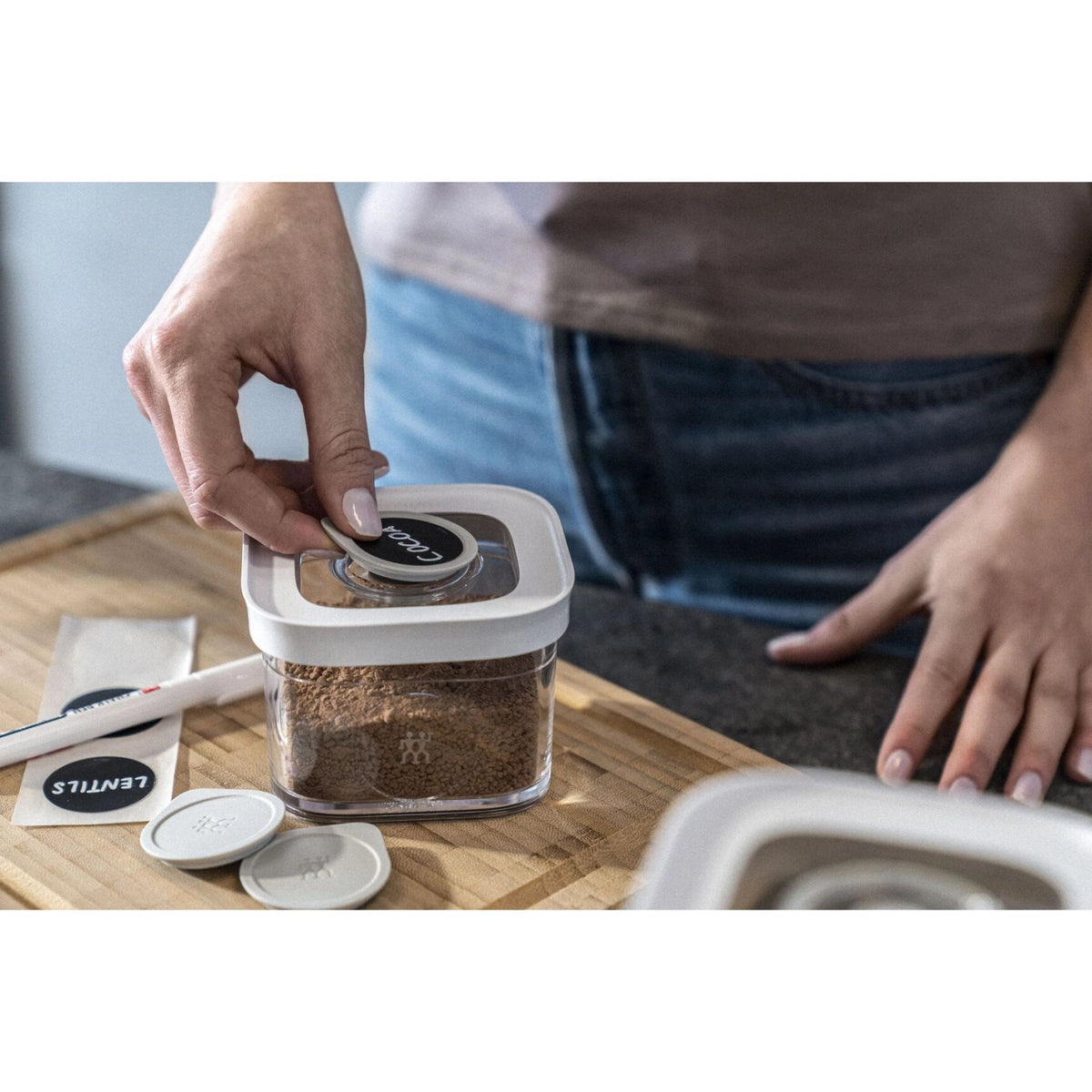 3tlg Cube Etikettenpositioniererset in Silber präsentiert im Onlineshop von KAQTU Design AG. Aufbewahrungsbeutel ist von Zwilling