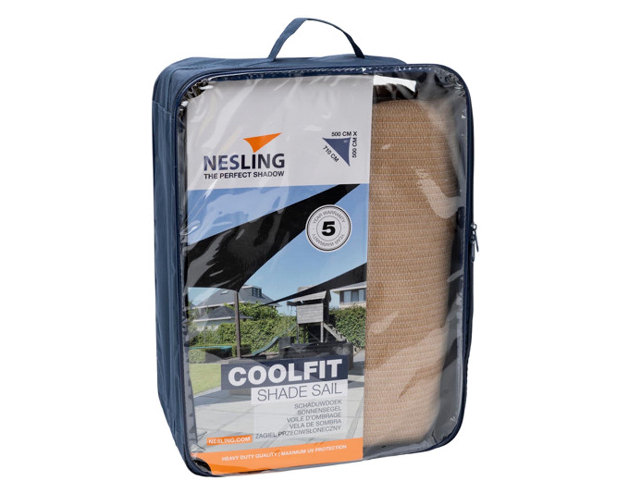 Entspannen Sie im Freien mit dem Sonnensegel Coolfit Triangle 500x500x710 cm von NESLING. UV-Schutz, langlebig, pflegeleicht und einfach zu montieren.