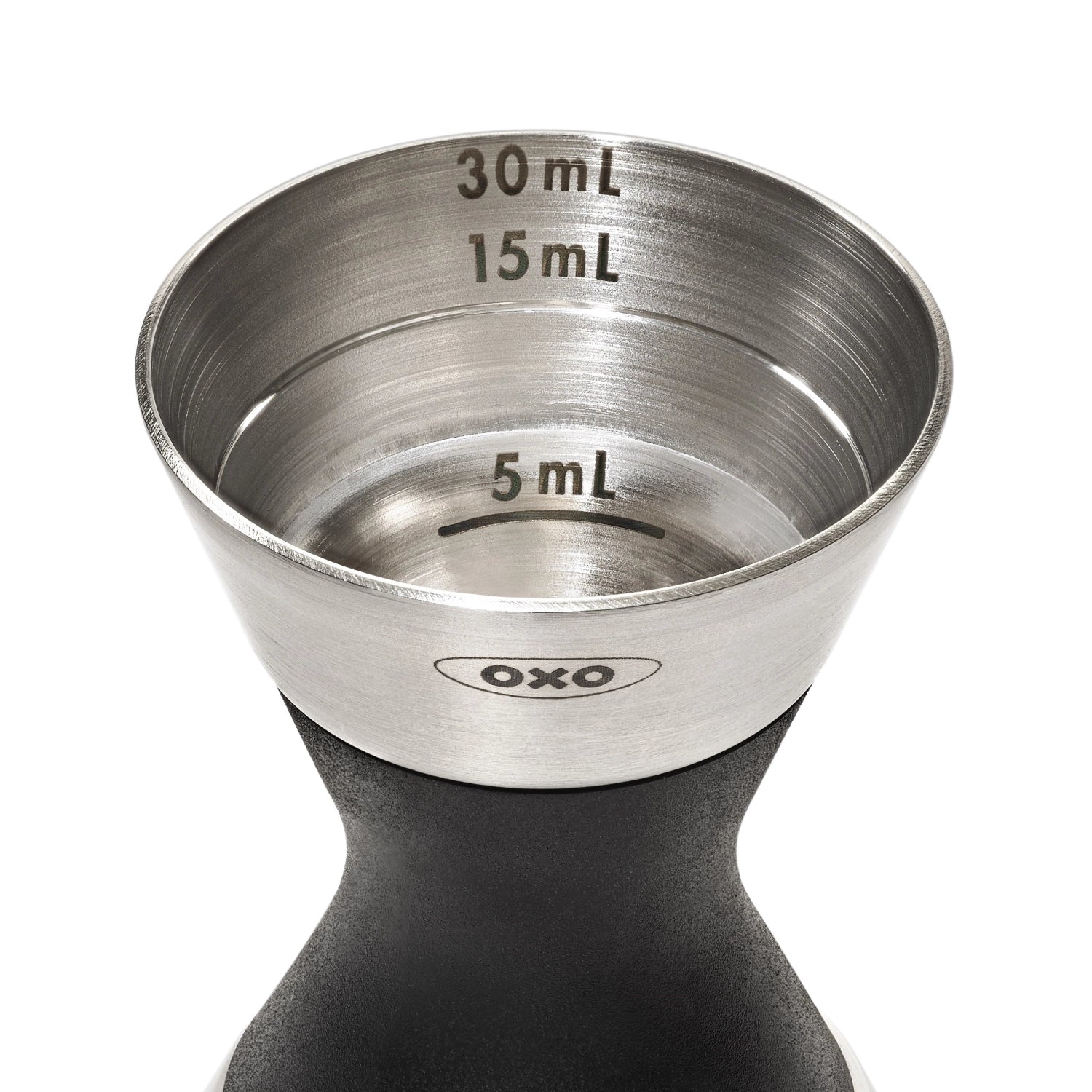 Eleganter Good Grips Steel Doppelsieb von OXO, perfekt für Barkeeper, sorgt für präzises Abseihen von Cocktails und Getränken.