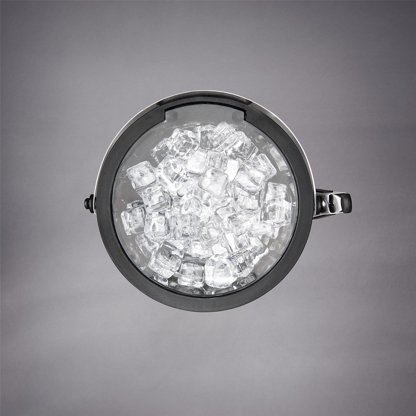 OXO Good Grips Eiskübel und Zangenset: Hochwertiges Barzubehör für perfekte Kühlung und elegantes Servieren bei jeder Feier.