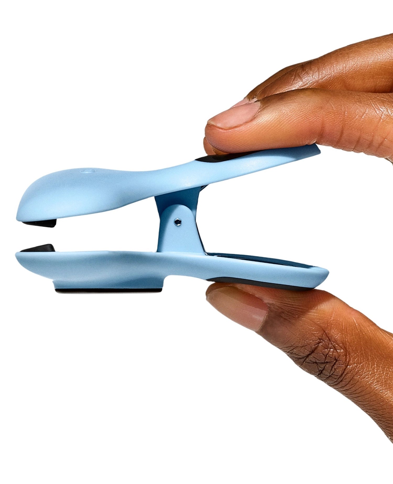 Entdecken Sie die OXO Good Grips Magnetischen Klammern im 4er Set – praktische, farbenfrohe Clips für Ihre Küche, die Lebensmittel frisch halten und Ordnung schaffen.