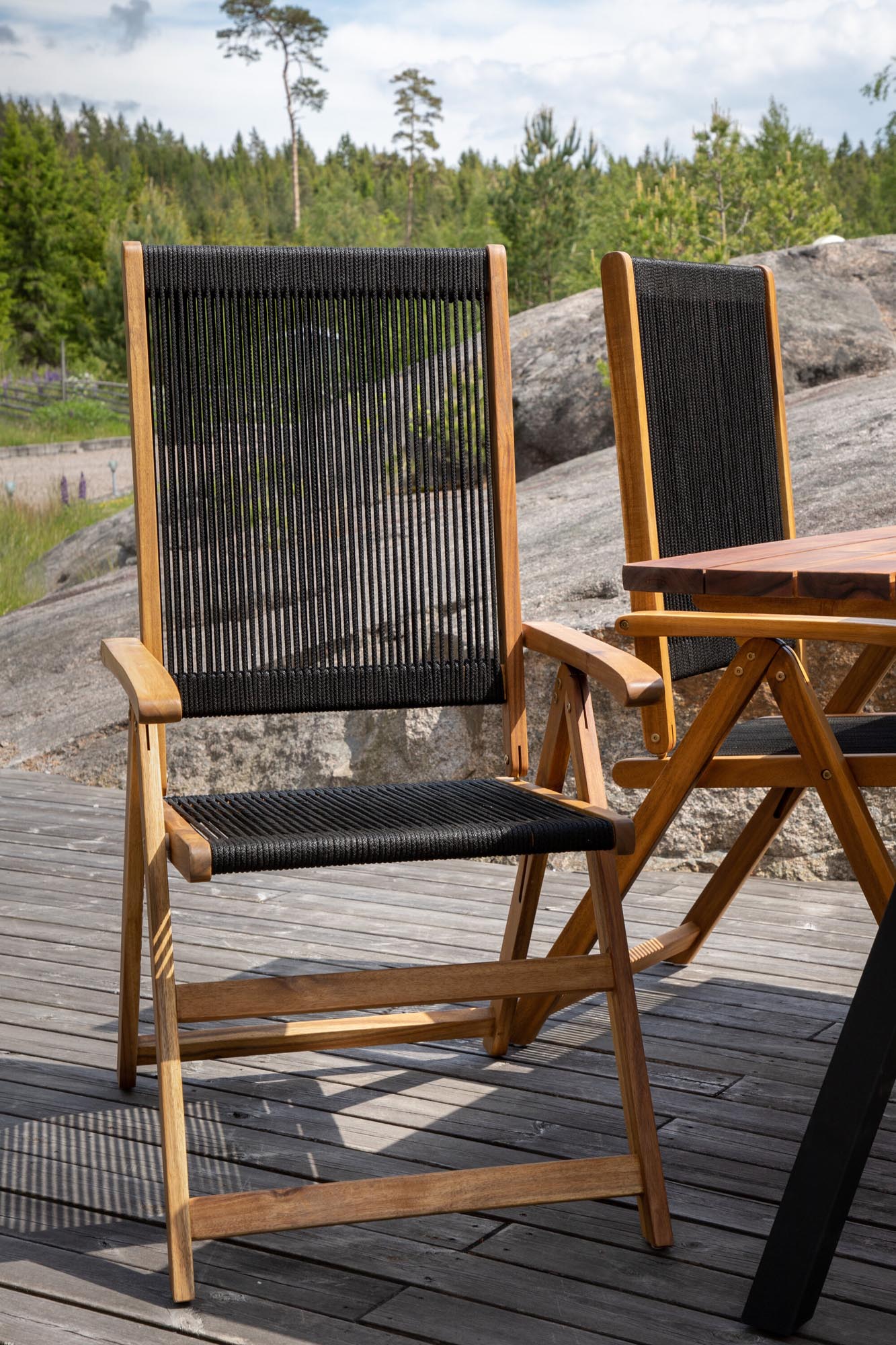 Little John Stuhl in Schwarz präsentiert im Onlineshop von KAQTU Design AG. Gartenstuhl mit Armlehnen ist von Venture Home