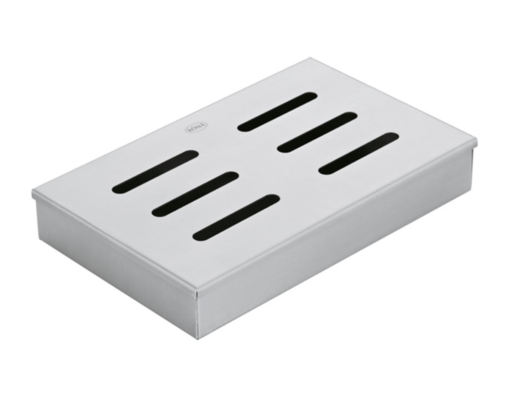 Entdecken Sie die RÖSLE Räucherbox Inox (21.5x13.5 cm) aus rostfreiem Edelstahl für intensives Raucharoma beim Grillen. Ideal für Fleisch, Fisch und Gemüse!
