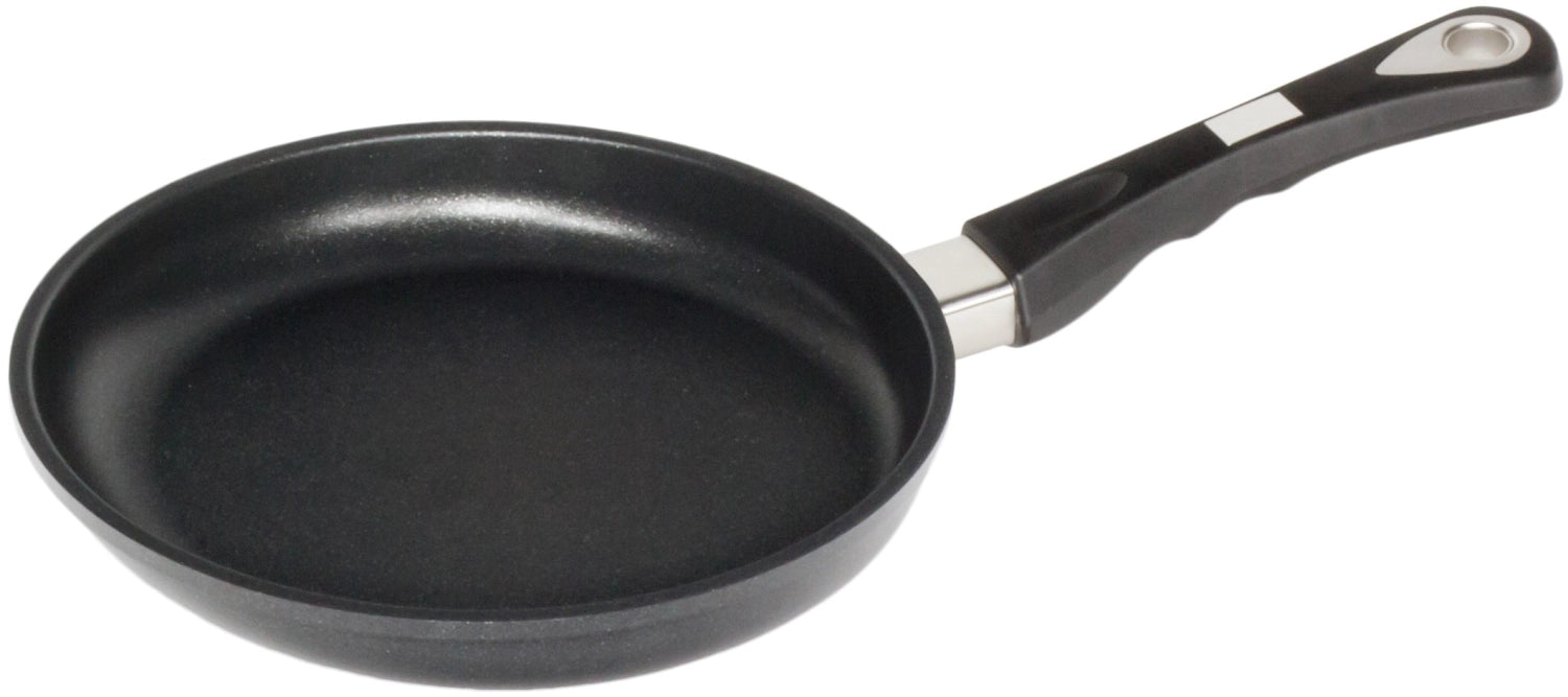 Bratpfanne Induktion D20cm, H4cm in Schwarz präsentiert im Onlineshop von KAQTU Design AG. Bratpfanne ist von AMT