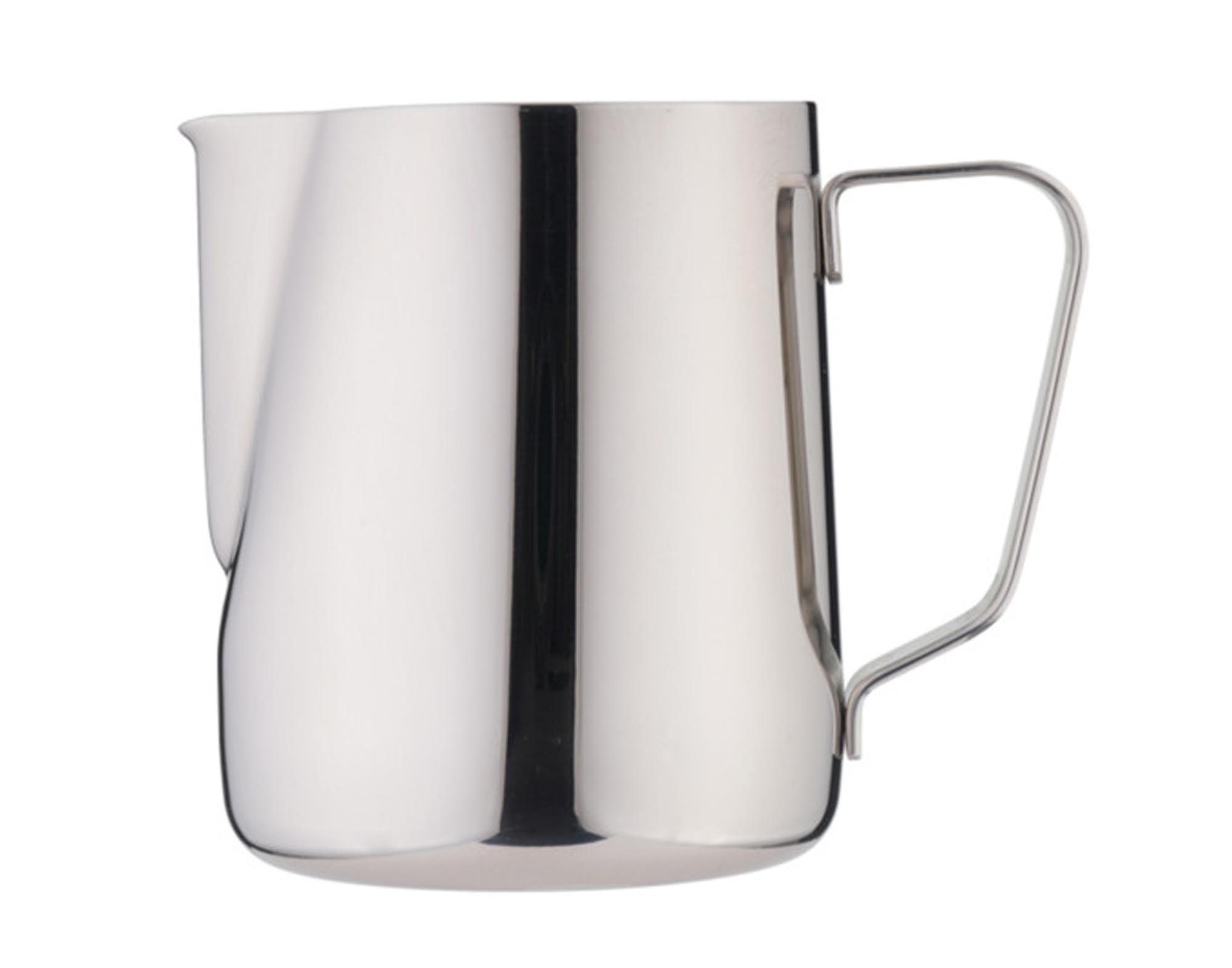 Elegante Edelstahl-Milchkanne 0.9 l von FOREVER: Funktional, langlebig, spülmaschinenfest, tropffreies Ausgiessen.