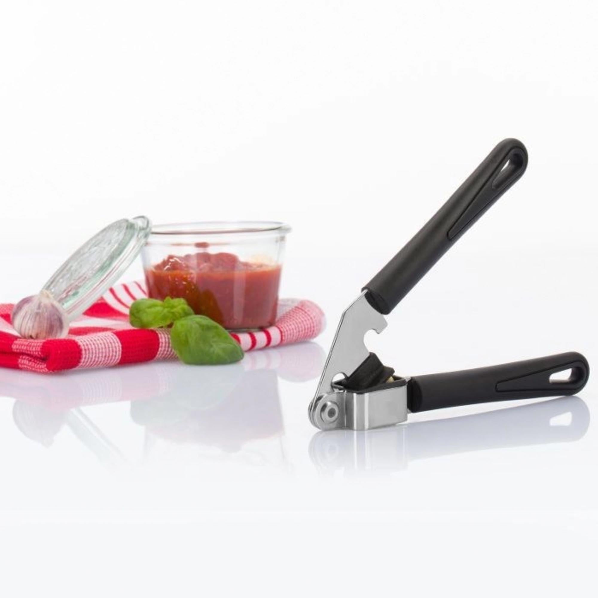 Die Westmark Knoblauchpresse Gentle besticht durch modernes Design, robuste Verarbeitung und mühelose Bedienung in der Küche.