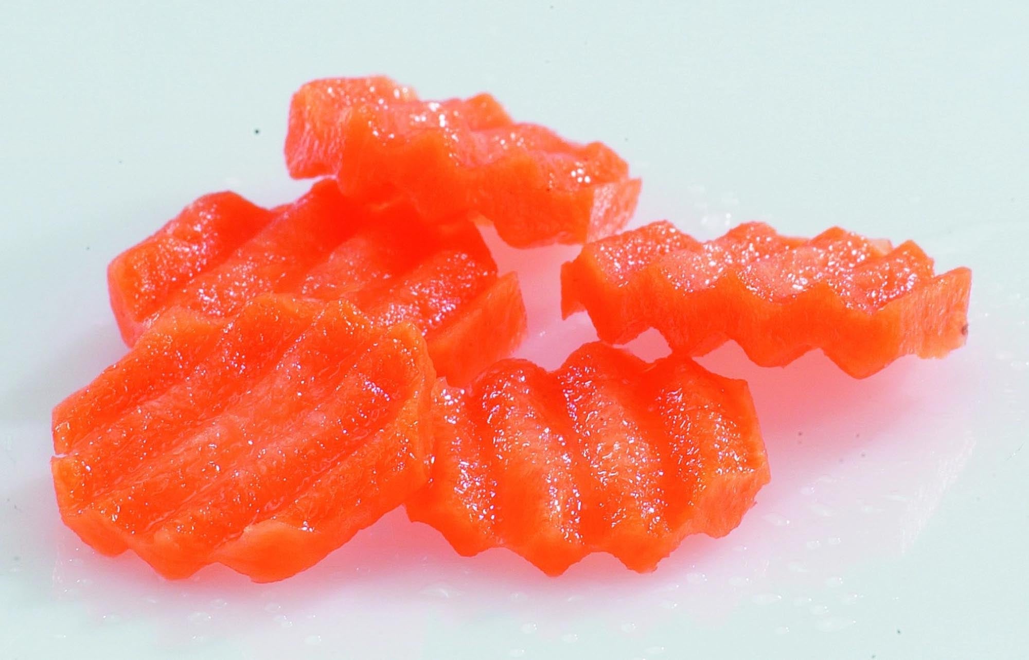 Der Buntschneider Garnetta von Westmark (21x3x2.5cm) ist ideal für kreative Dekorationen aus Obst und Gemüse in der Küche.