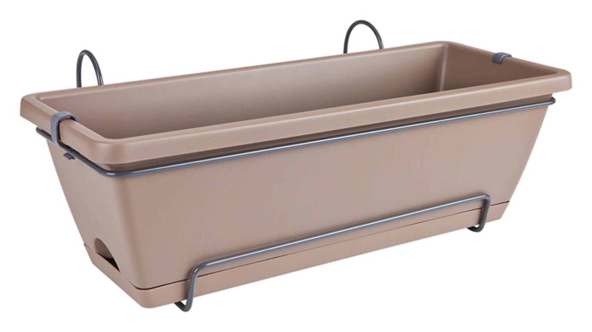 Entdecken Sie den ELHO Balkonkasten Barcelona all in 1 in taupe (50x28x19 cm) – umweltfreundlich, robust und ideal für Blumen, Kräuter und Sträucher.
