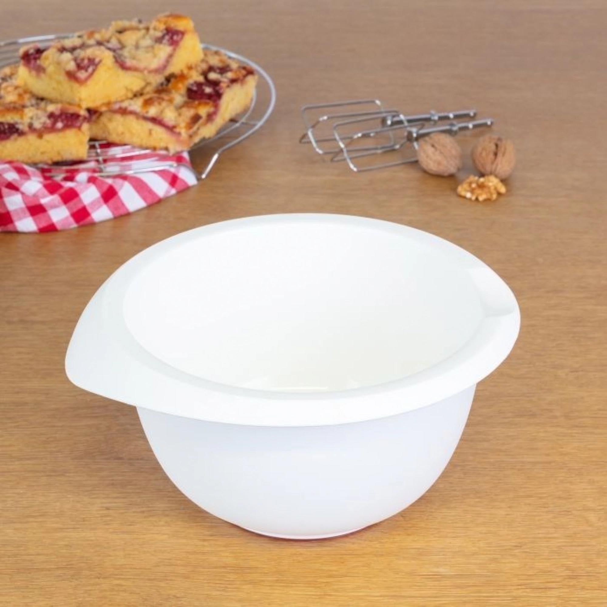 Praktische Rührschüssel von Westmark, perfekt zum Zubereiten und Anrichten, Maße: 25x24x12.5 cm, Volumen: 2.5 l, robust und vielseitig einsetzbar.