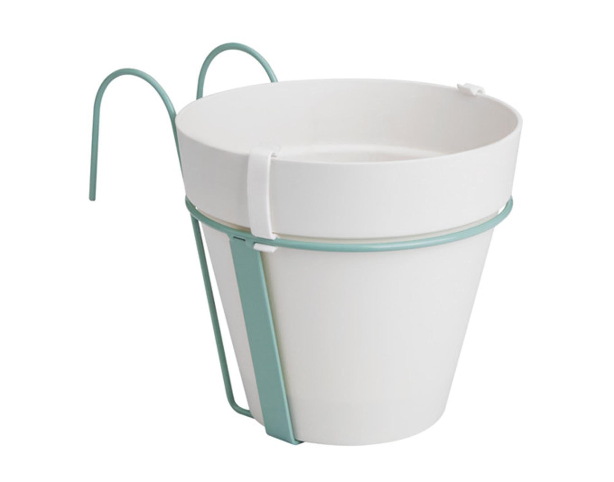 Die RIESS Bircherraffel Inox 28x11x1.5 cm von Kelomat ist der perfekte Küchenhelfer aus hochwertigem Edelstahl für Obst, Gemüse und Käse.