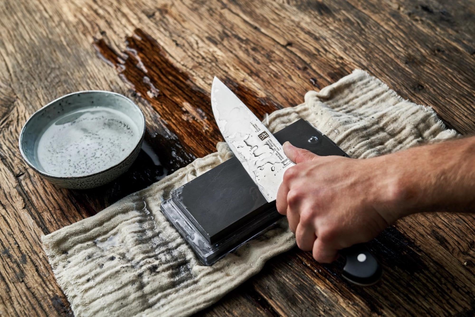 Hochwertiger Zwilling Wetzstein TWIN Stone Pro, Körnung 250/1000, 20x8.5x4 cm, ideal für präzises Schärfen von Küchenmessern.