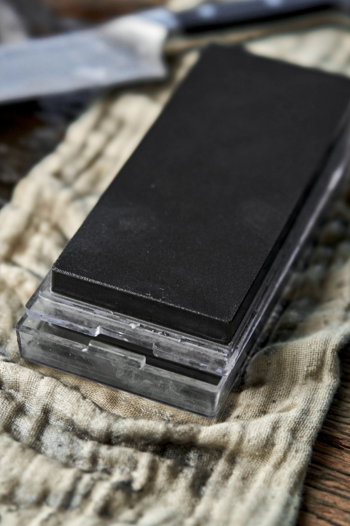 Wetzstein TWIN Finishing Stone Pro 3000/8000 in Schwarz präsentiert im Onlineshop von KAQTU Design AG. Küchenmesser ist von Zwilling Kitchen