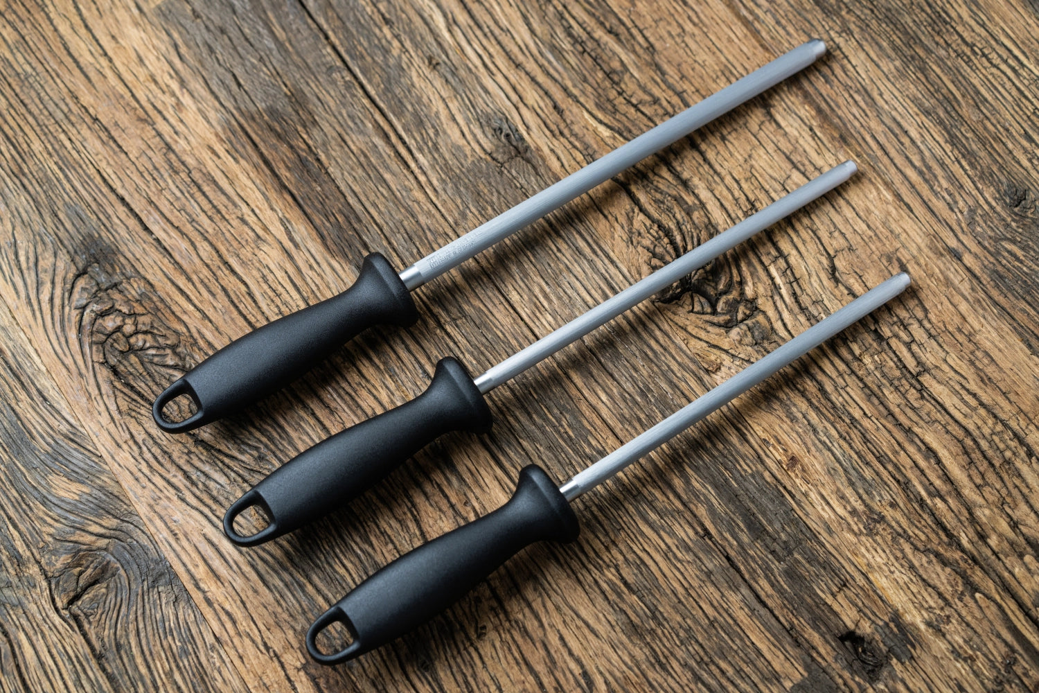 Robuster Wetzstahl mit 230 mm Länge und komfortablem Kunststoff-Griff von Zwilling Kitchen, ideal zum Schärfen und Pflegen Ihrer Messer.