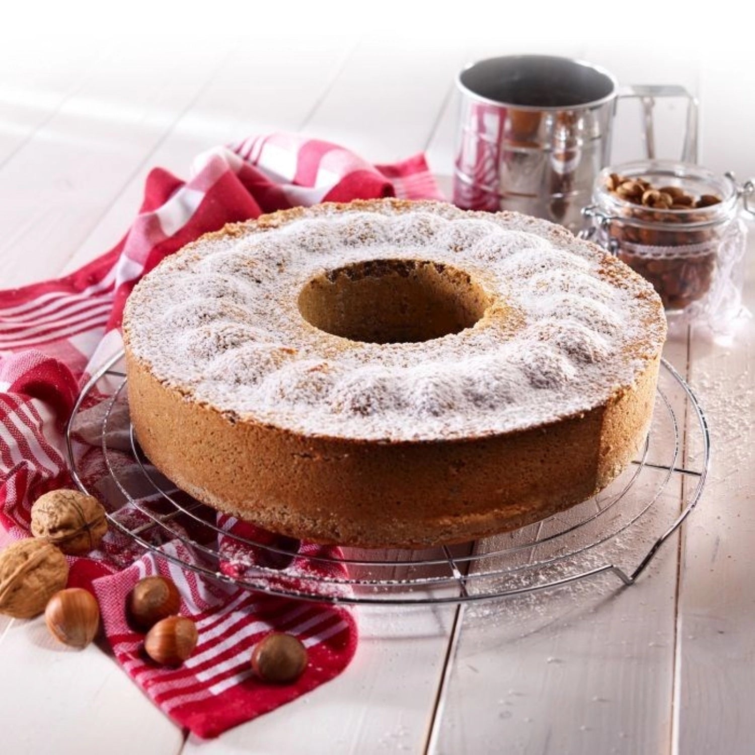 Hochwertige Springform von Westmark mit 28 cm Durchmesser, ideal für Kuchen und Torten, inklusive zwei Böden und einer effektiven Antihaftbeschichtung.