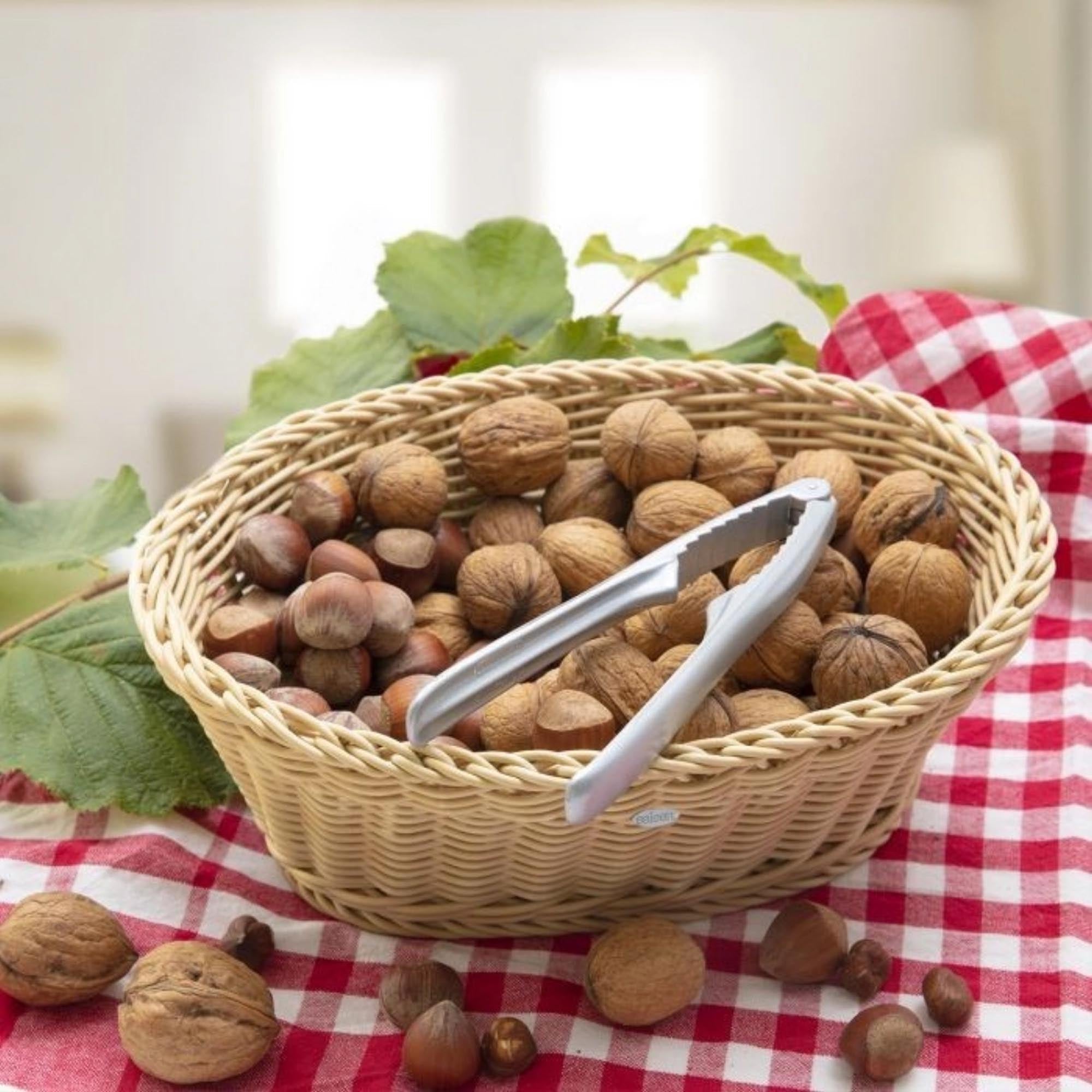 Der Nussknacker Herkules von Westmark (15x3x1.5cm) ist robust und ideal zum mühelosen Knacken verschiedenster Nusssorten.