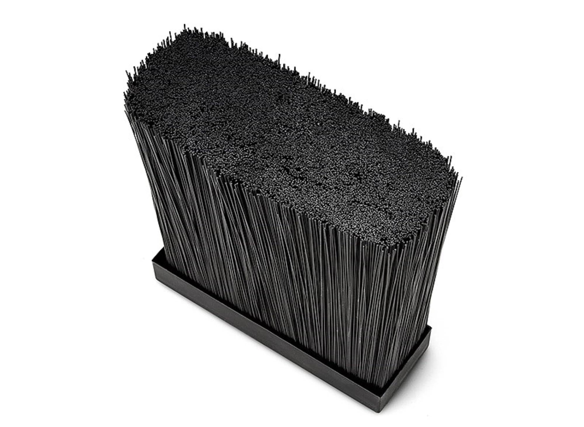 Eleganter Messerblock aus Gummibaum mit schräg flexiblen Einsätzen, 31x9x28 cm, perfekt für die sichere und stilvolle Aufbewahrung Ihrer Küchenmesser.