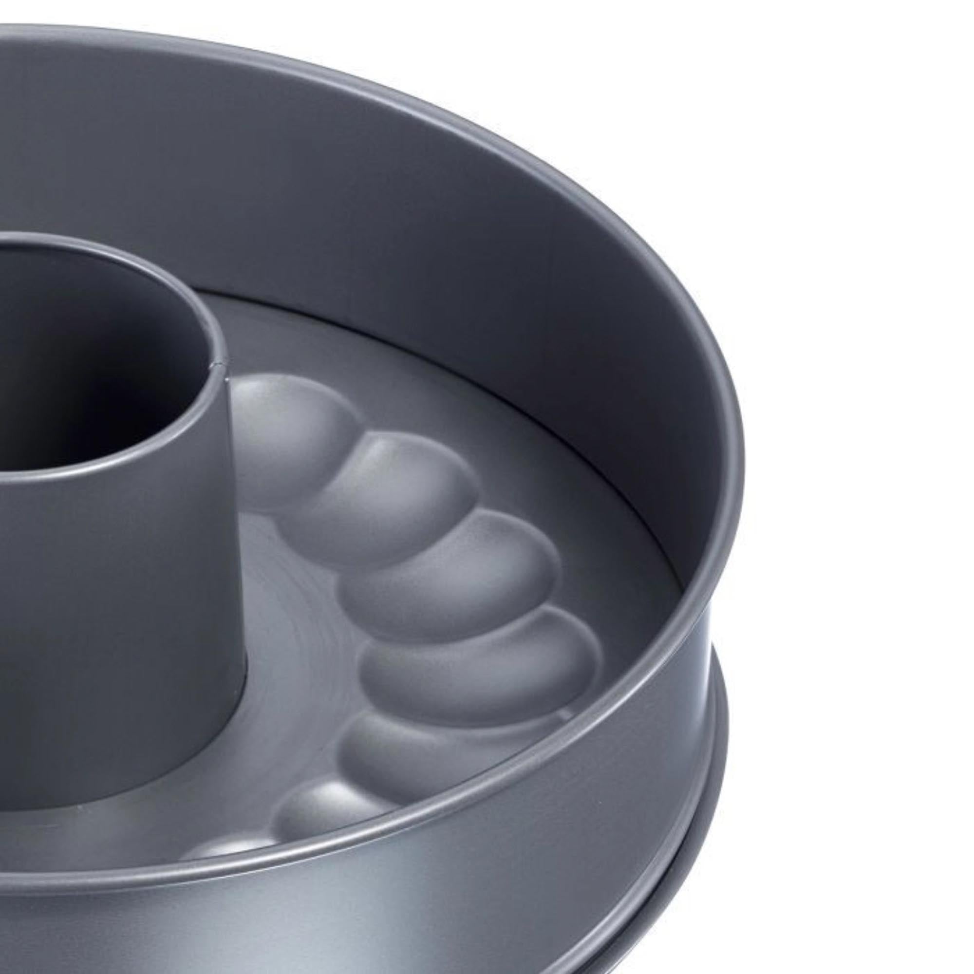 Springform 28cm mit 2 Böden, antihaftbeschichtet, perfekt für Backen von Kuchen und Torten, langlebig und hochwertig von Westmark.