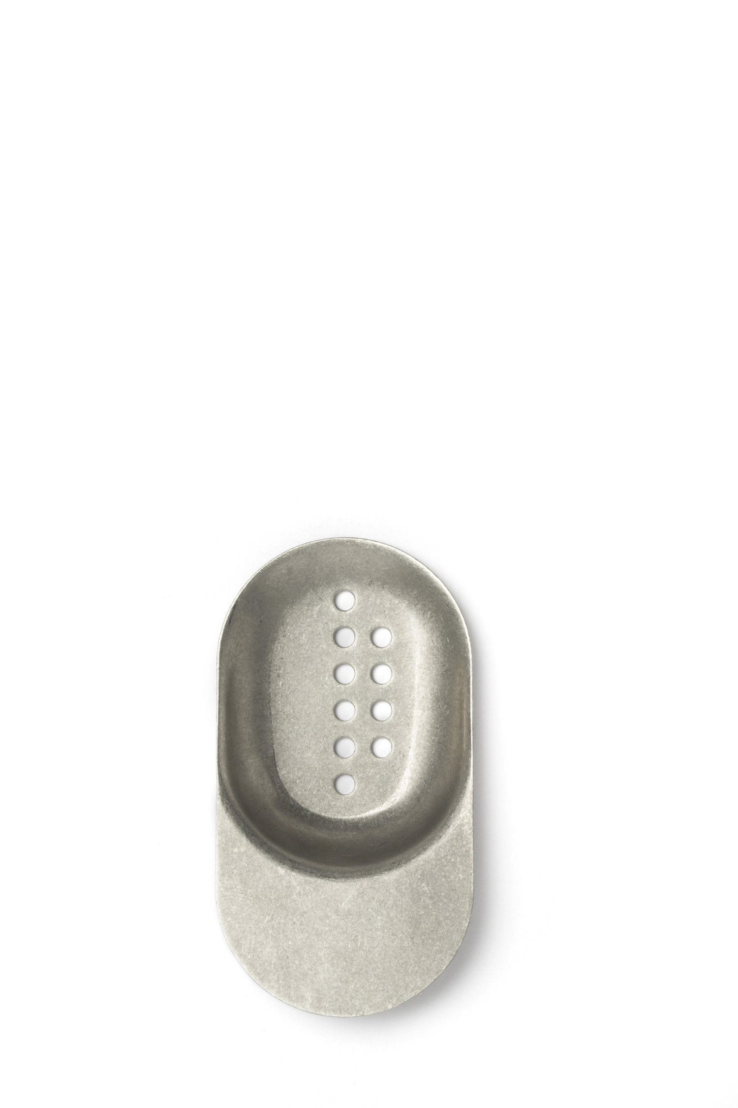 Les Essences Probierspachtel m. Löchern, 7.1 cm, Vintage in Silber präsentiert im Onlineshop von KAQTU Design AG. Besteck ist von Comas