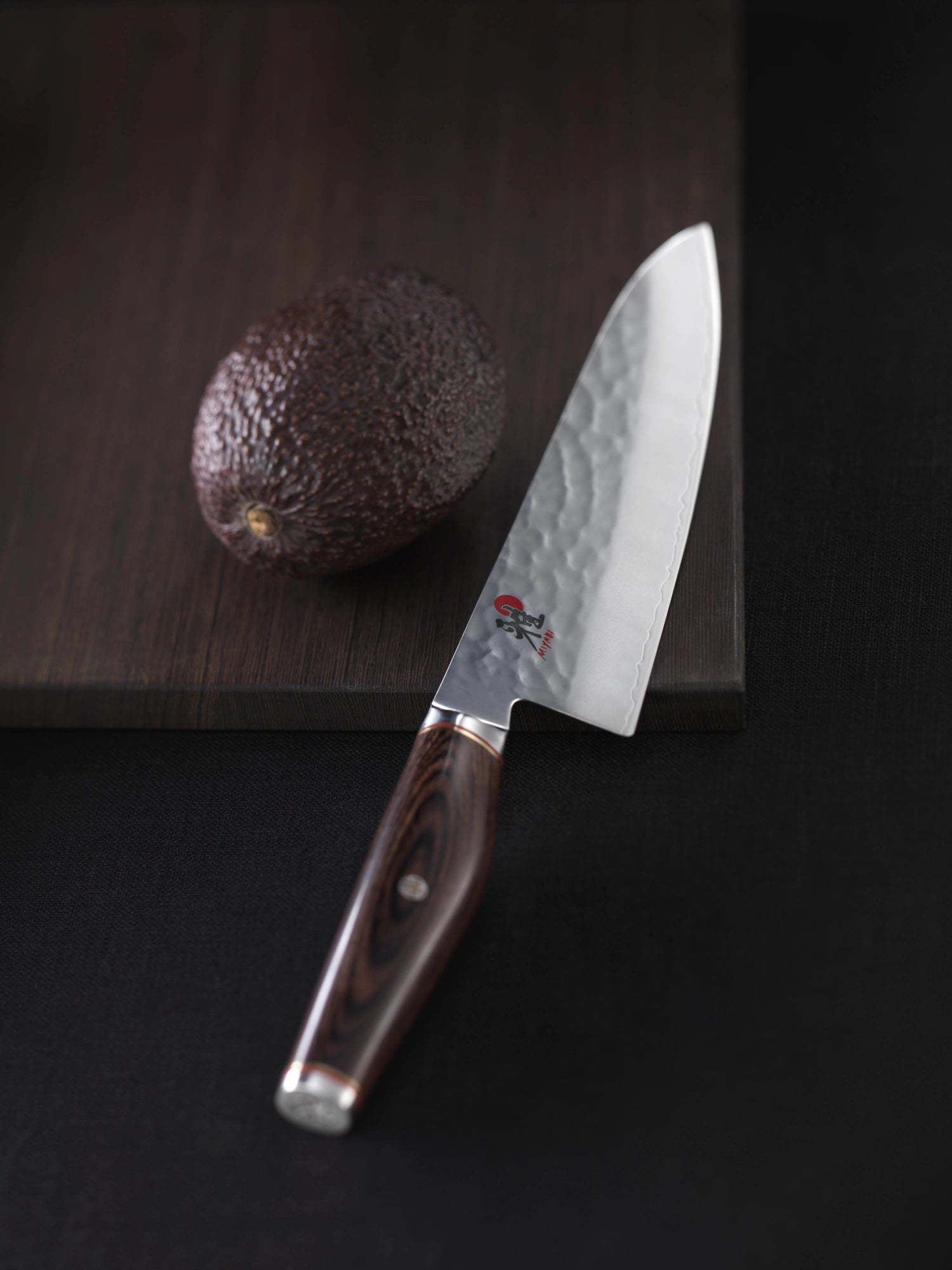 Hochwertiges MIYABI 6000MCT Shotoh Damastmesser, 130mm, ideal für präzise Schneidarbeiten in der Küche, vereint Tradition und Innovation.