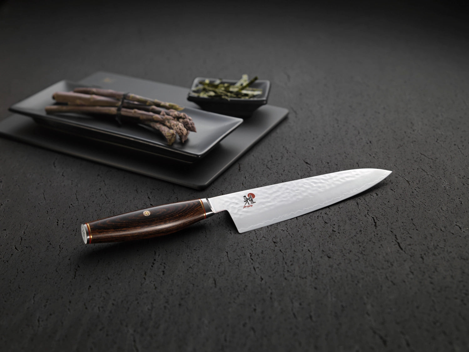 MIYABI 6000MCT Gyutoh, 240mm – elegantes Damastmesser mit exquisitem Design, ideal für professionelle Köche und präzise Schneidetechniken.