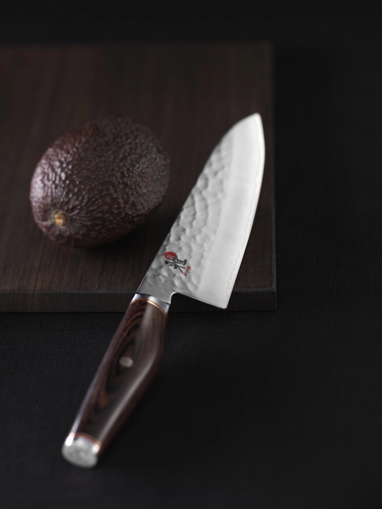 MIYABI 6000MCT Gyutoh, 240mm – elegantes Damastmesser mit exquisitem Design, ideal für professionelle Köche und Feinschmecker.