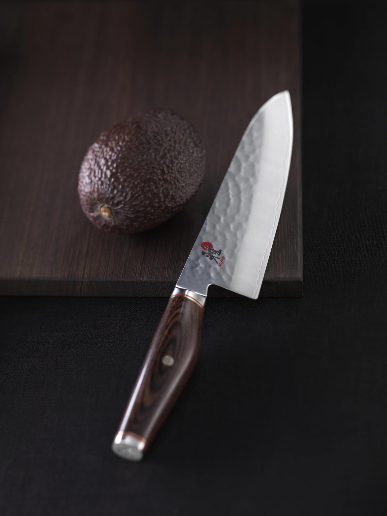 MIYABI 6000MCT Santoku: Eleganz und Präzision für Ihre Kochkunst.
