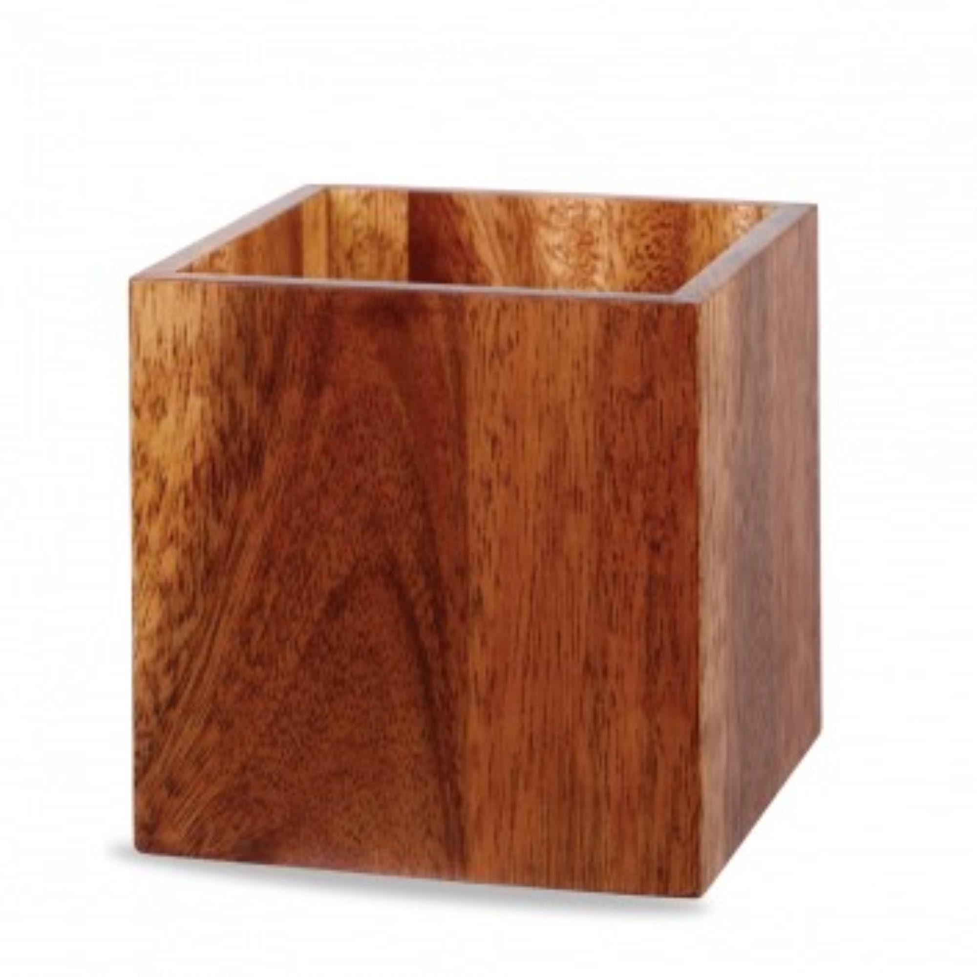 Eleganter Alchemy Wood Buffet Würfel in 15x15x15cm, ideal zur stilvollen Aufbewahrung und Präsentation von Gegenständen.