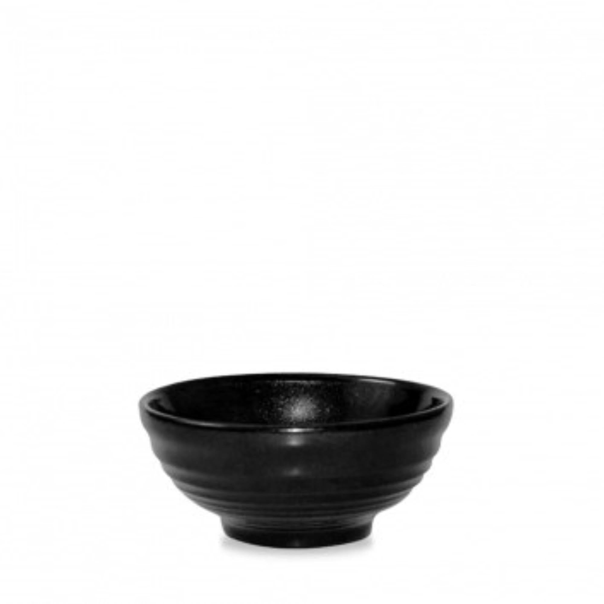 Elegante, geriffelte Onyx Black Schale von Churchill mit 28cl Volumen, perfekt für kreative Anrichteideen und stilvolle Tischdekoration.