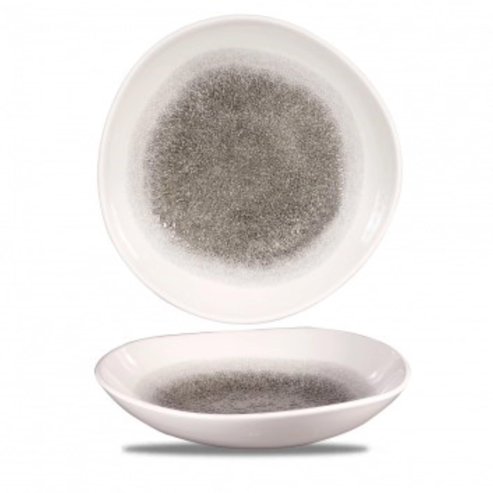 Der S.P. Raku Quartz Black Teller (25.3 cm) von Churchill besticht durch seine organische Glasur, inspiriert von der Raku-Technik. Ideal für Suppen und Eintöpfe.