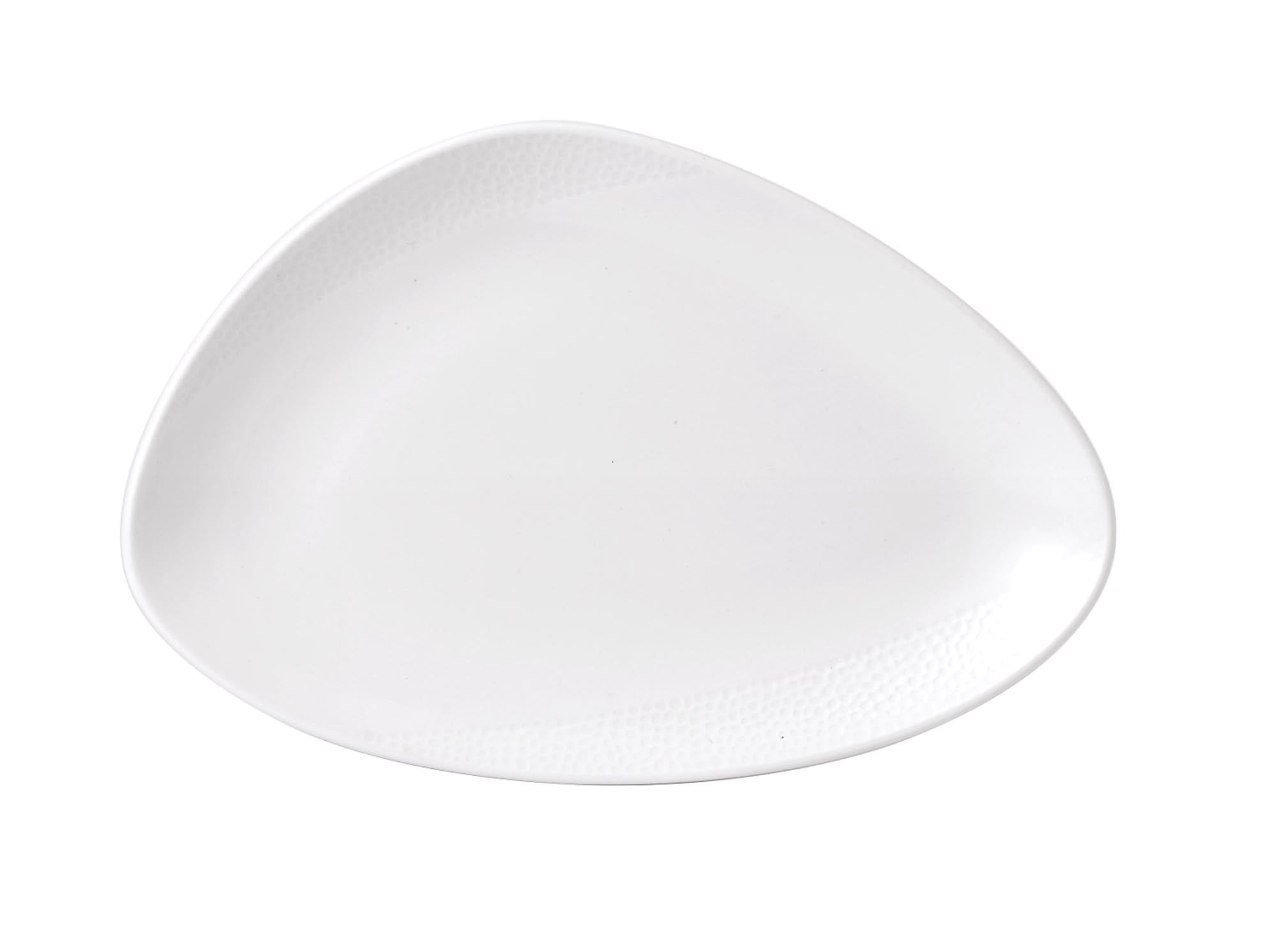 Eleganter, robuster Porzellanteller in modernem Dreiecks-Design, ideal für kreative Speisenpräsentationen.