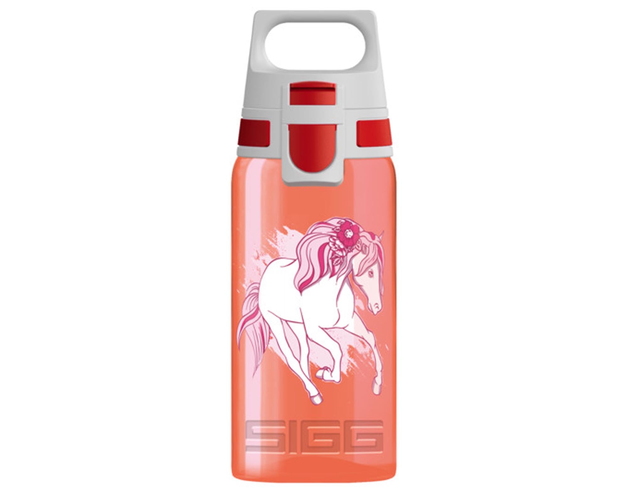 Entdecken Sie die SIGG Trinkflasche Bottle Viva One Horse Club 0.5 l – ideal für Pferdefans! Robust, BPA-frei, auslaufsicher und pflegeleicht.