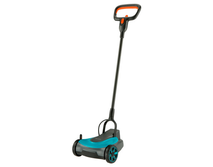 GARDENA Akku-Rasenmäherset Handymower 22 cm 18 V 3-teilig in präsentiert im Onlineshop von KAQTU Design AG. Gartengeräte ist von GARDENA