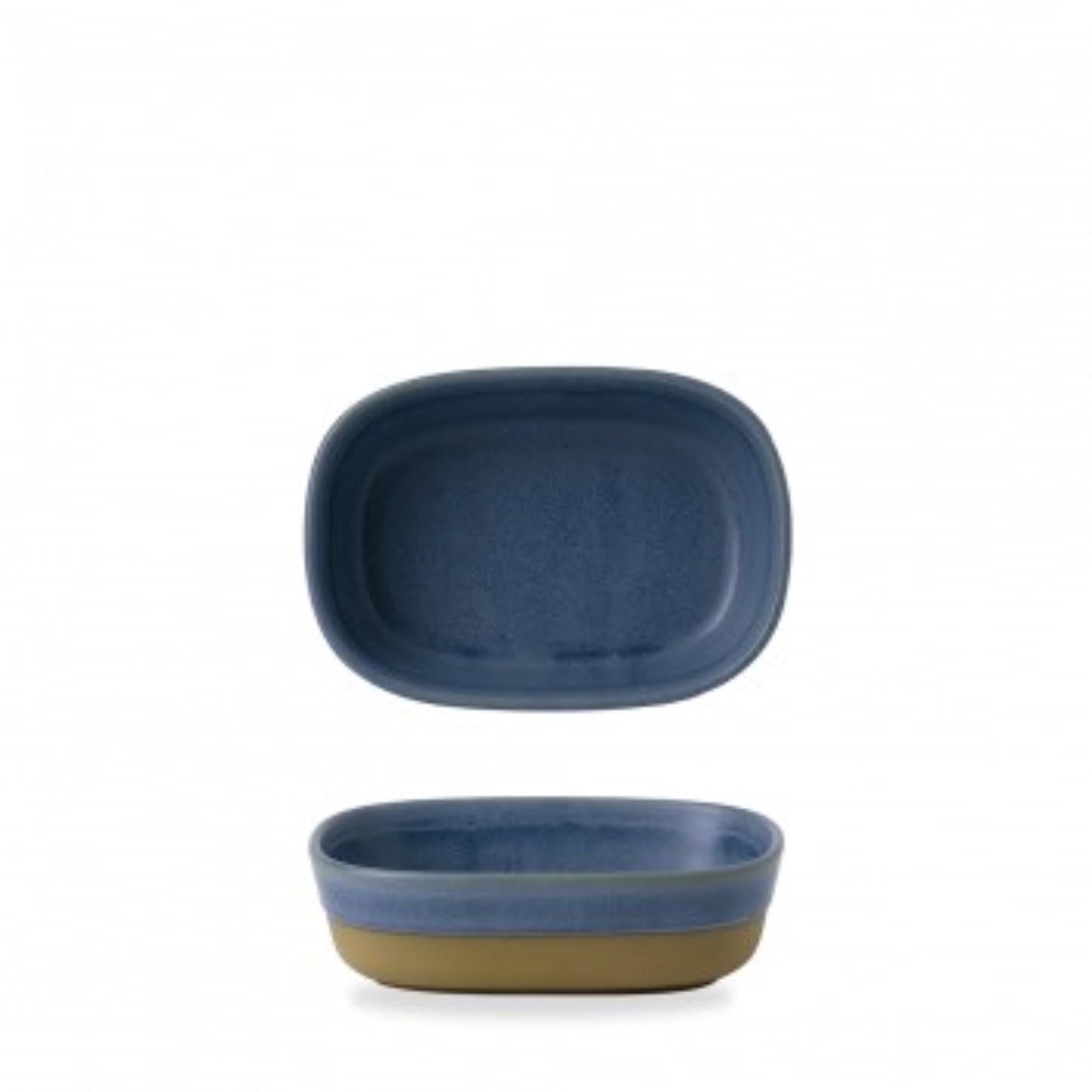 Entdecken Sie die elegante Emerge Oslo blue Schale von Churchill (17.3x11.9x5cm) aus glasiertem Porzellan – perfekt für Snacks, Desserts und stilvolle Tischdekoration.