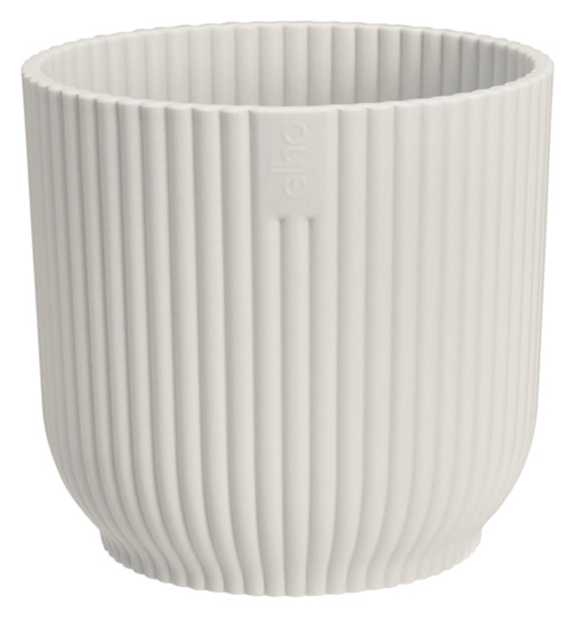 Entdecken Sie das ELHO Pflanzengefäß Vibes fold rund in seidenweiß (ø 7 cm) – nachhaltig, modern und ideal für kleine Pflanzen. Wetterfest und UV-beständig!