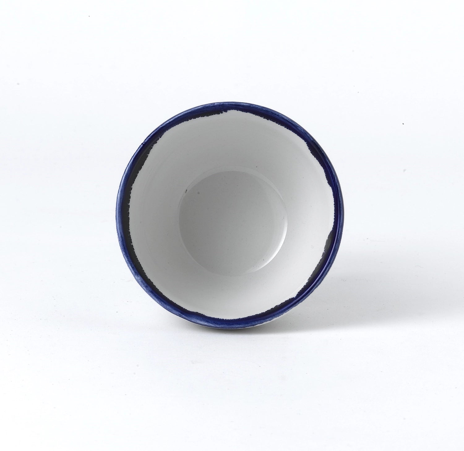 Verleihen Sie Ihrem Kaffeetisch mit der stilvollen Harvest Ink Zuckerschale von Churchill einen modernen Akzent. Praktisch und elegant!