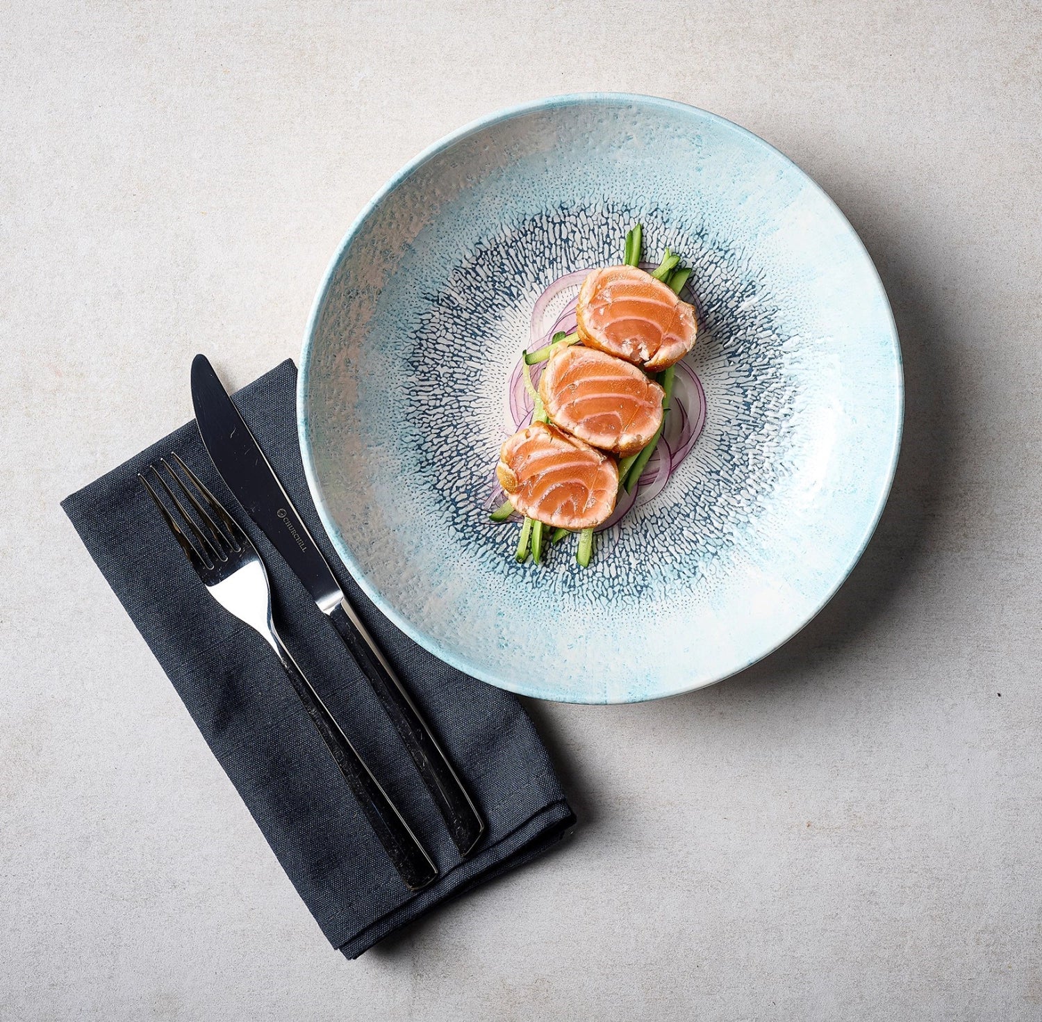 Entdecken Sie den eleganten Fusion Aquamarine Coupe Teller (28.8 cm) von Churchill – stilvoll, robust und ideal für Ihre Tischgestaltung.