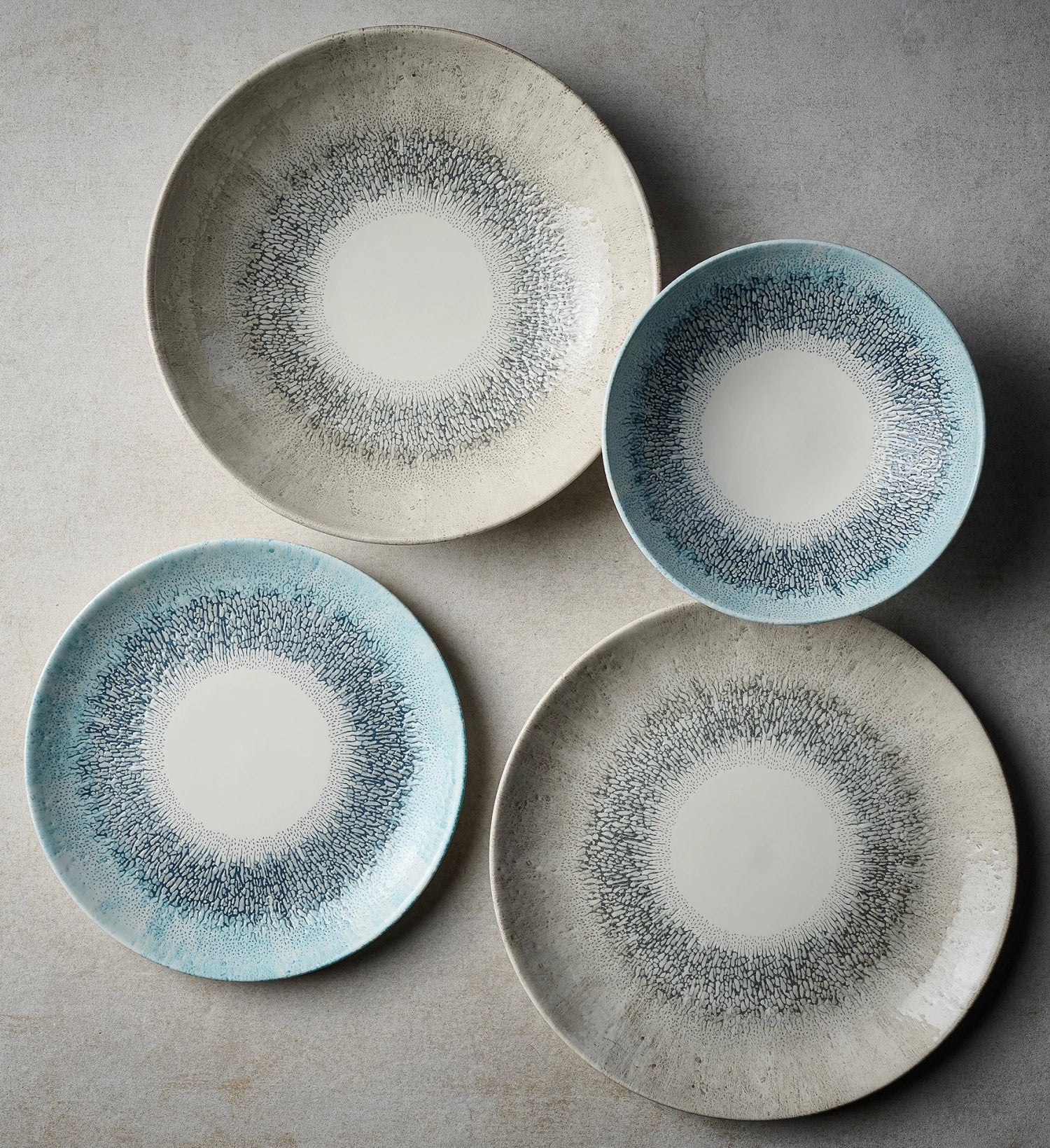 Erleben Sie den Fusion Aquamarine Coupe Teller tief 24.8cm von Churchill – perfekt für flüssige Speisen, elegant im Design und robust im Alltag.