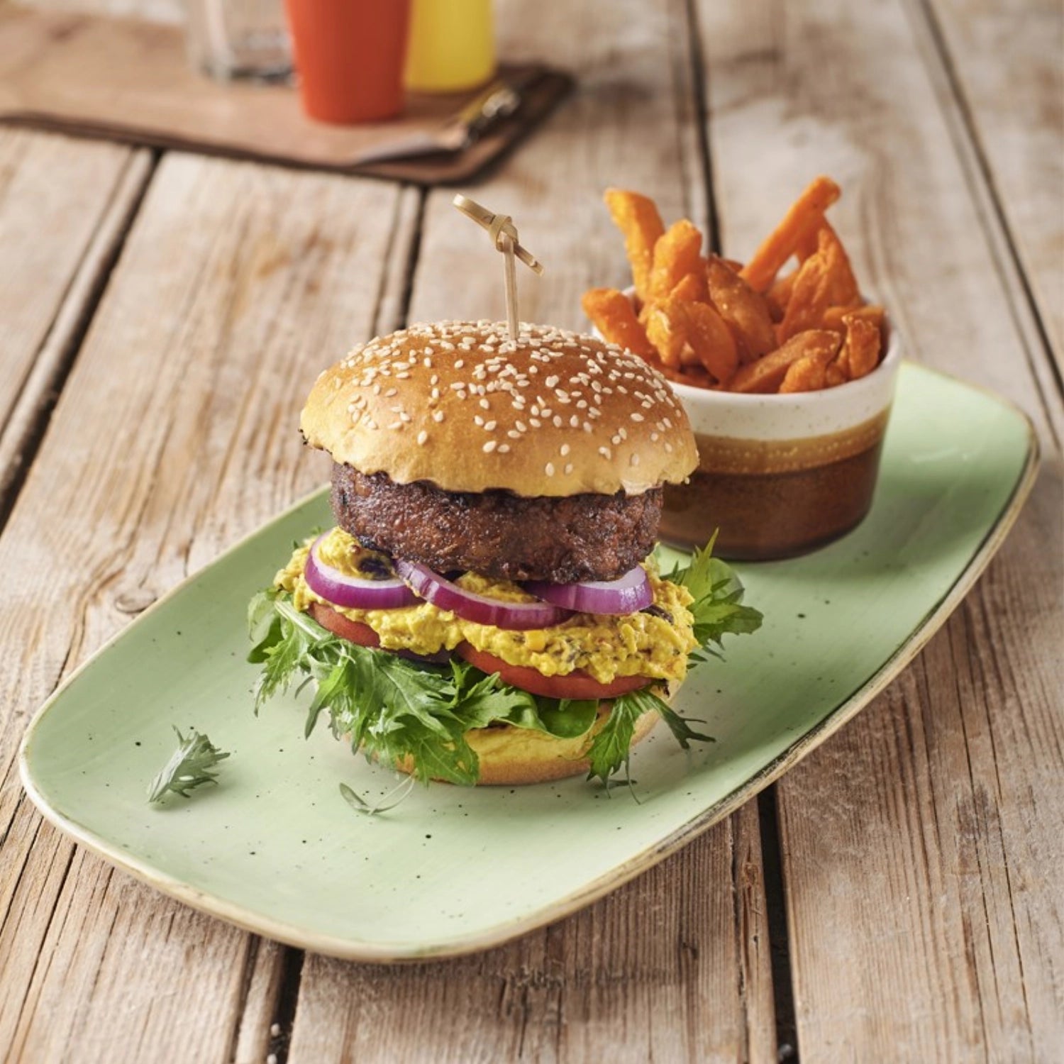 Die Stonecast Sage Green Chefs Oblong Platte von Churchill bietet großzügigen Platz für stilvolle Präsentationen und ist ideal für Gastronomie und Zuhause.