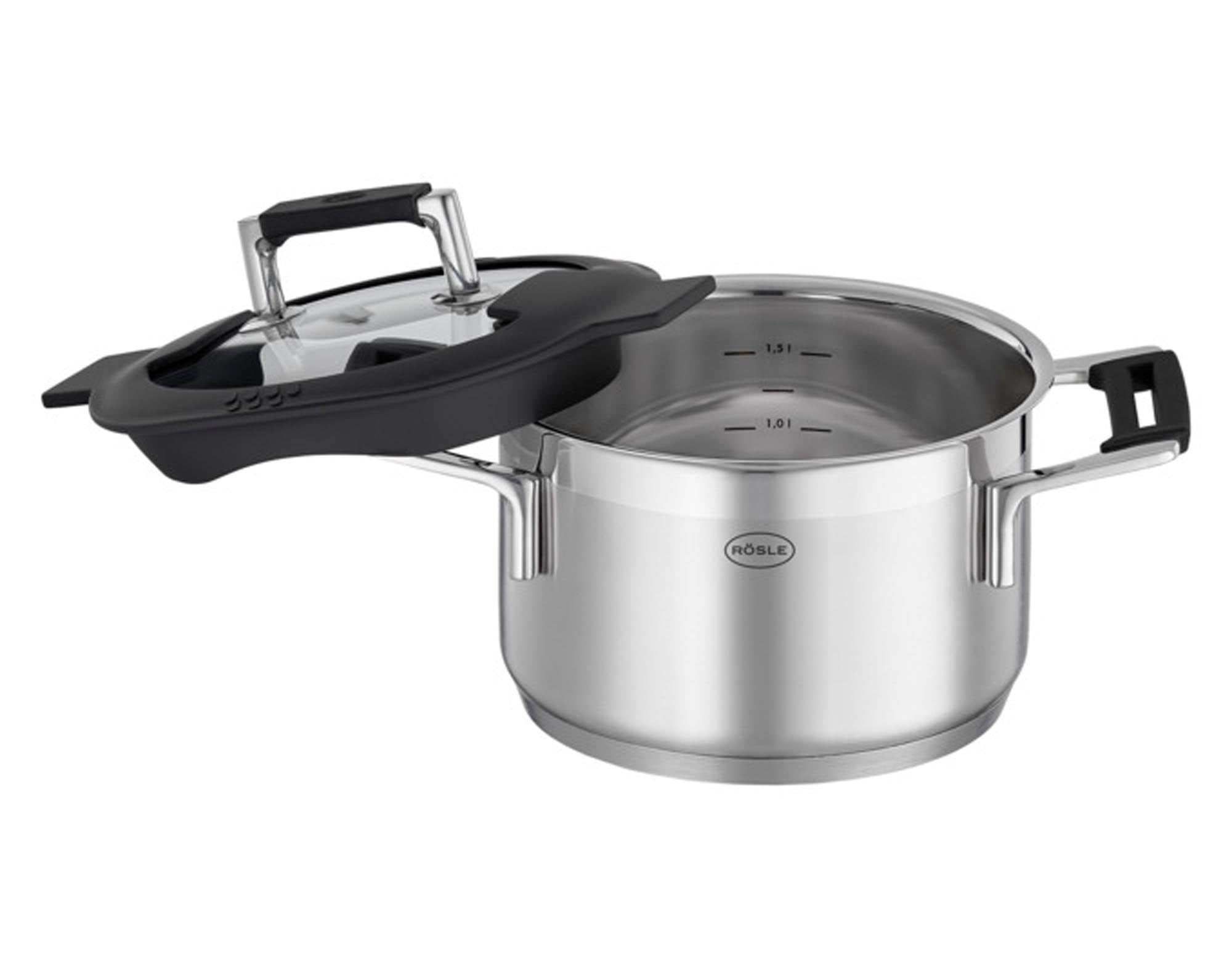Eleganter RÖSLE Kochtopf ø 20 cm: Edelstahl, Sandwichboden, Glasdeckel, ideal für Induktion und kleine Portionen.