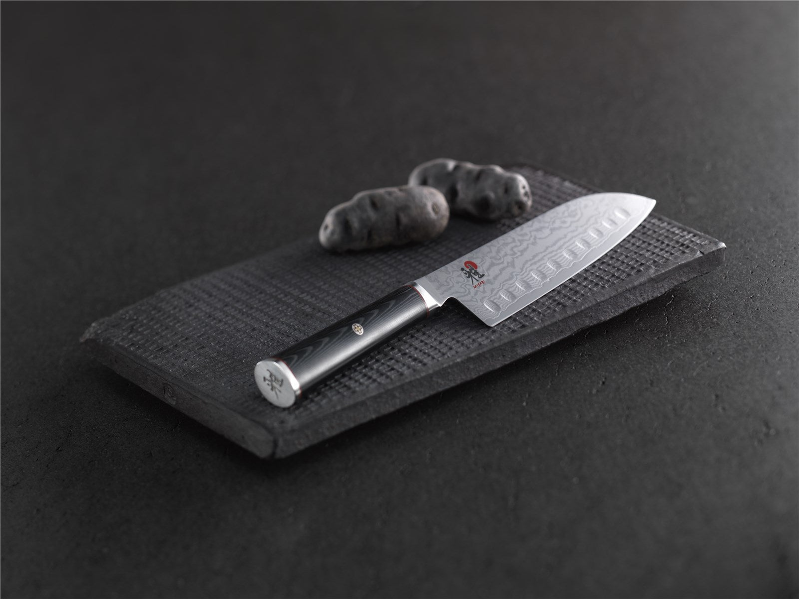 Entdecken Sie das MIYABI 5000FCD Gyutoh, 200 mm – Ihr perfekter Begleiter für präzise Schnitte und herausragende Qualität in der Küche.