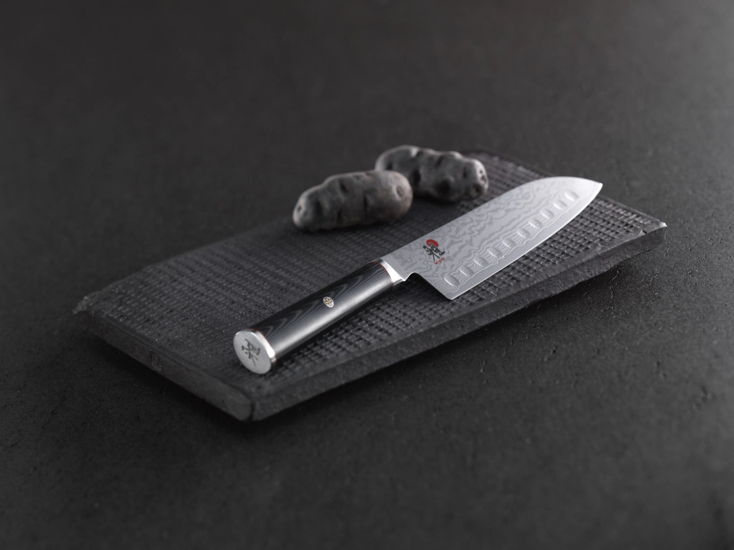 Hochwertiges MIYABI 5000FCD Gyutoh-Messer mit 200 mm Klinge, gefertigt aus edlem Damaststahl für exzellente Schneideleistung und Langlebigkeit.