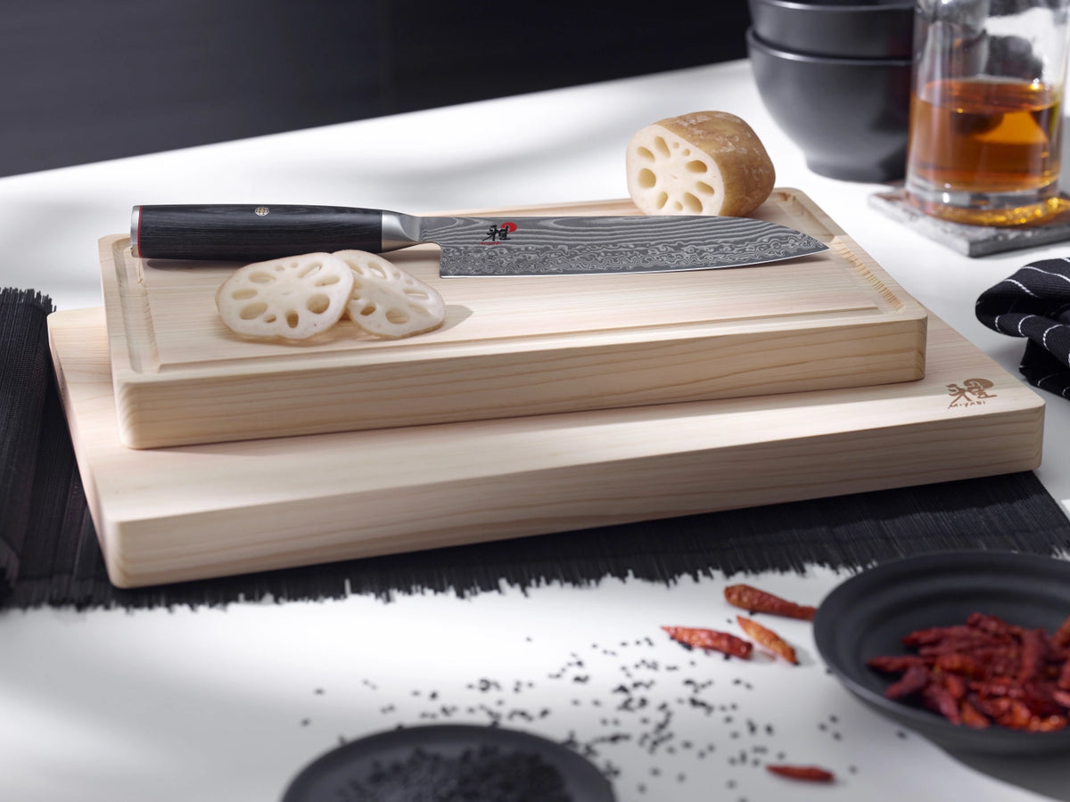 MIYABI 5000FCD Brotmesser, 240 mm in Schwarz präsentiert im Onlineshop von KAQTU Design AG. Damastmesser ist von Miyabi