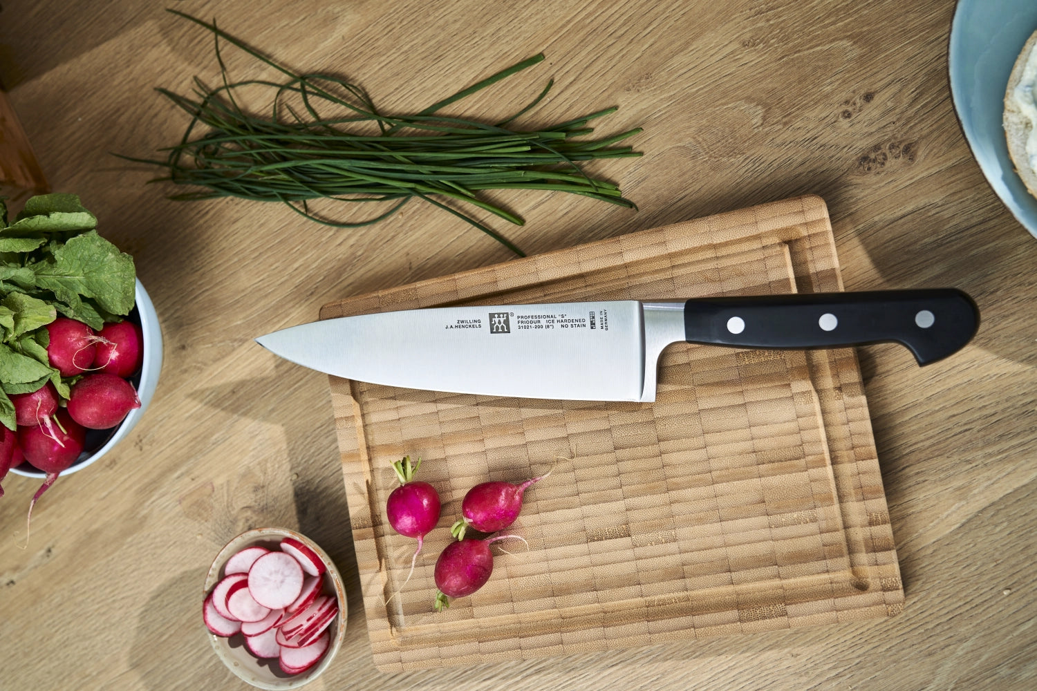 Hochwertiges 3-teiliges Messerset "S" von Zwilling Kitchen, bestehend aus Spick-, Fleisch- und Kochmesser für vielseitige Kochanwendungen.