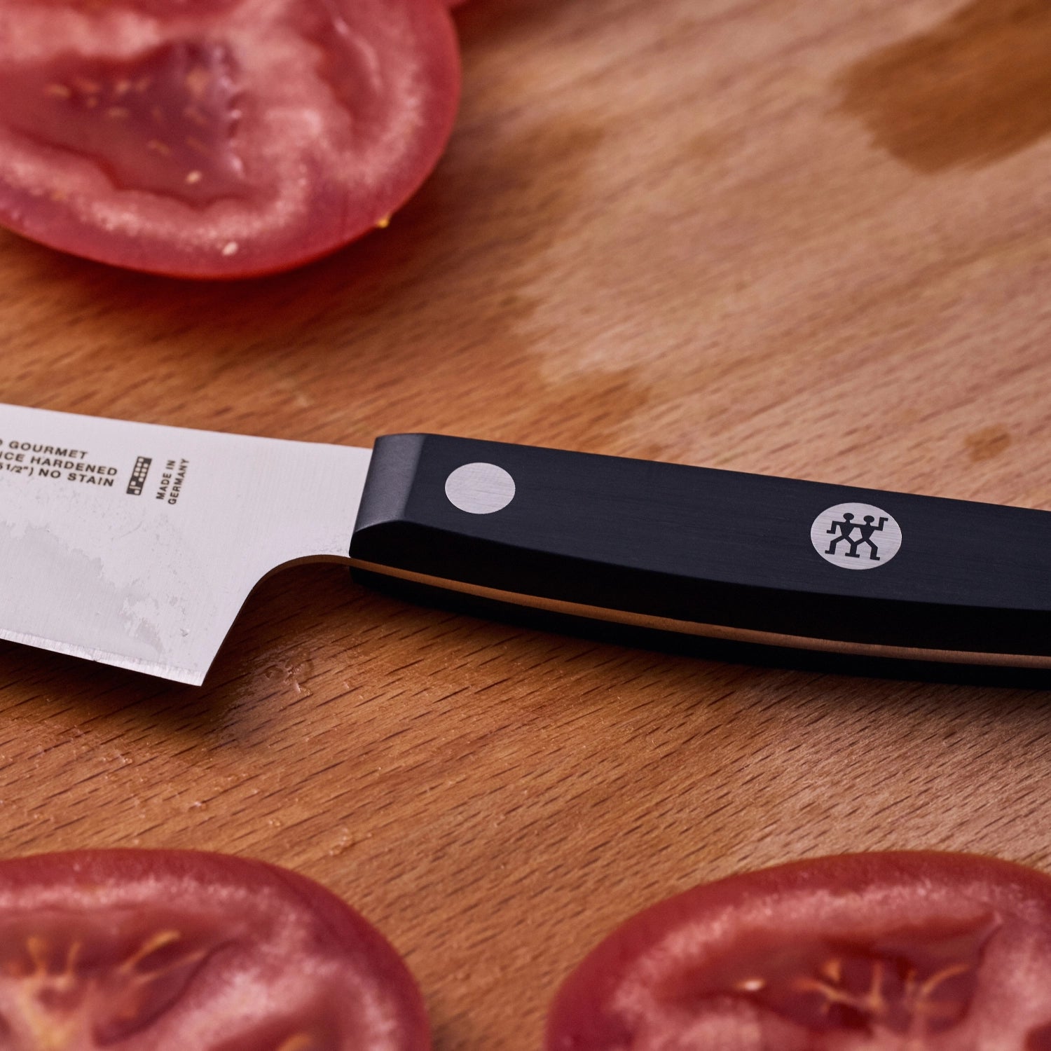 ZWILLING Gourmet Kochmesser Compact 140mm, präzises und handliches Küchenmesser für vielseitige Schneidarbeiten, ideal für Hobbyköche.