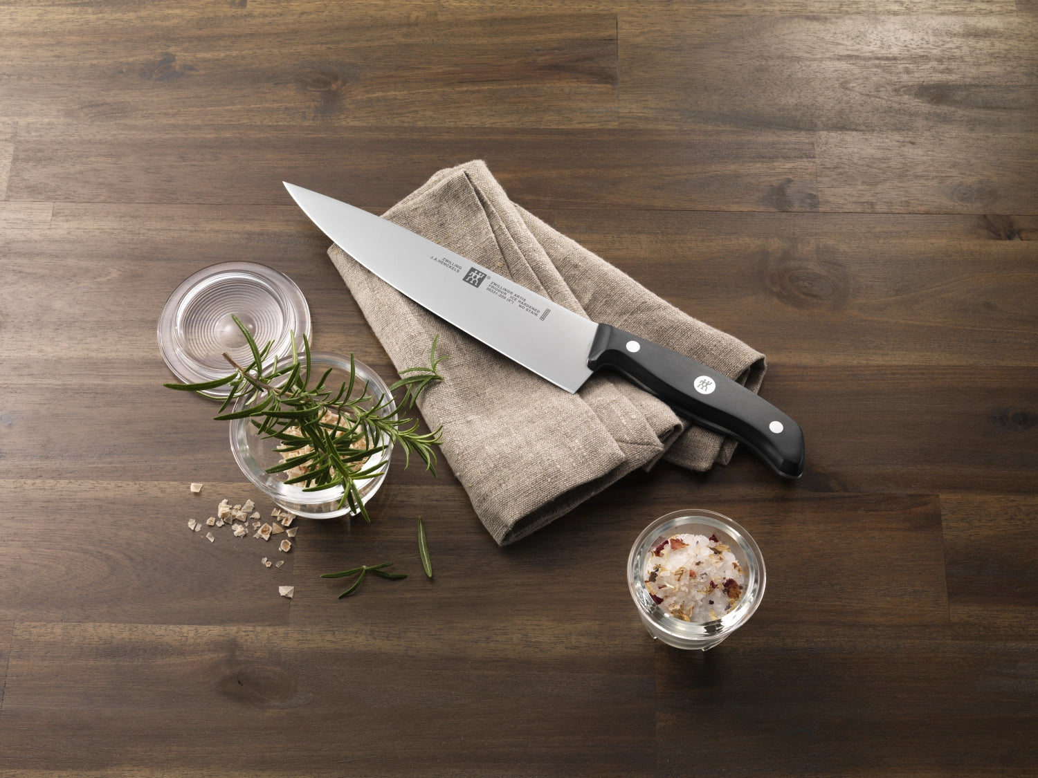 Hochwertiges ZWILLING Gourmet Kochmesser mit 200 mm Klinge, ideal für präzises Schneiden und vielseitige Einsatzmöglichkeiten in der Küche.
