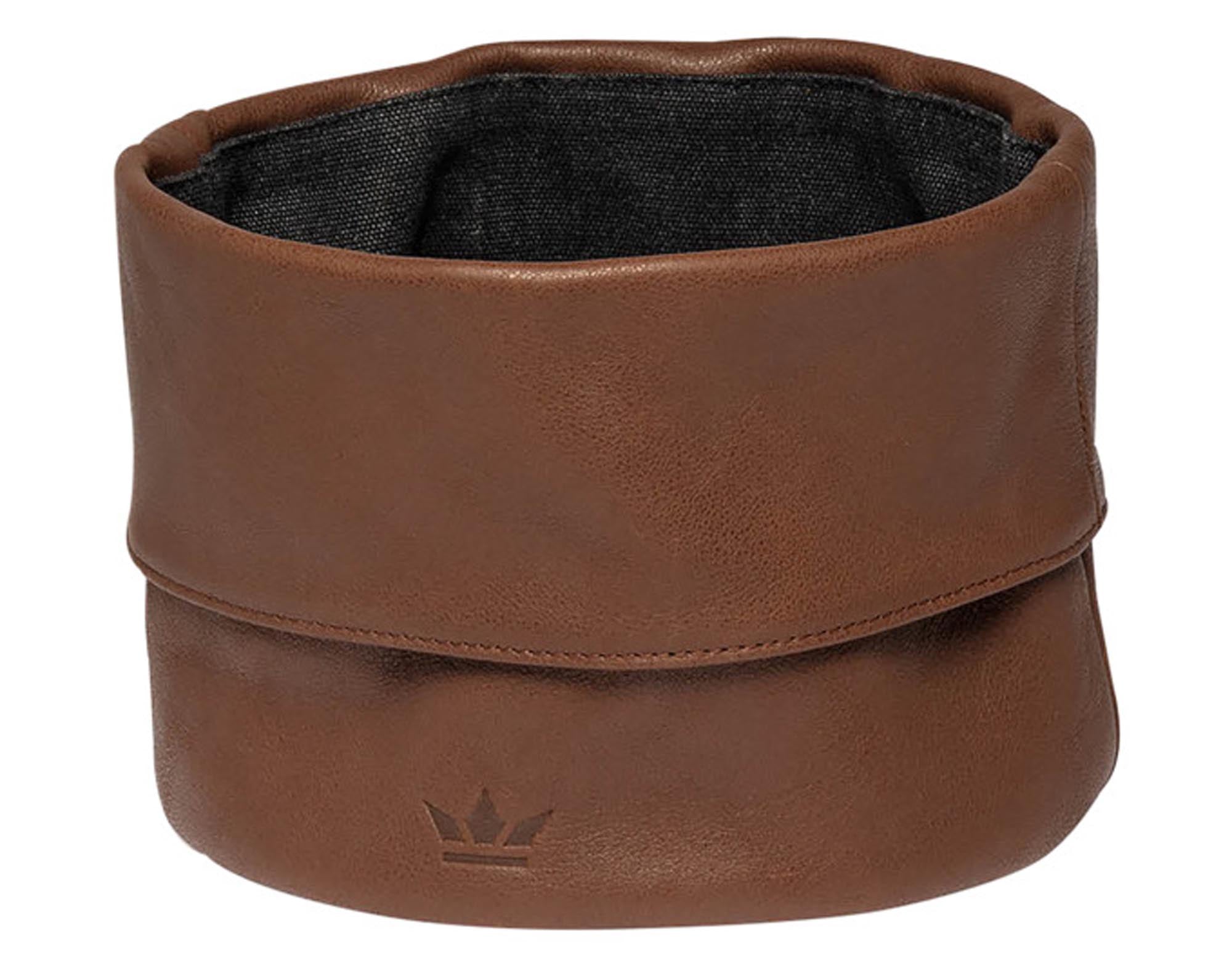 Stilvoller Brotkorb aus hochwertigem Leder von DUTCHDELUXES, perfekt für die ansprechende Präsentation von frischem Brot und Brötchen.