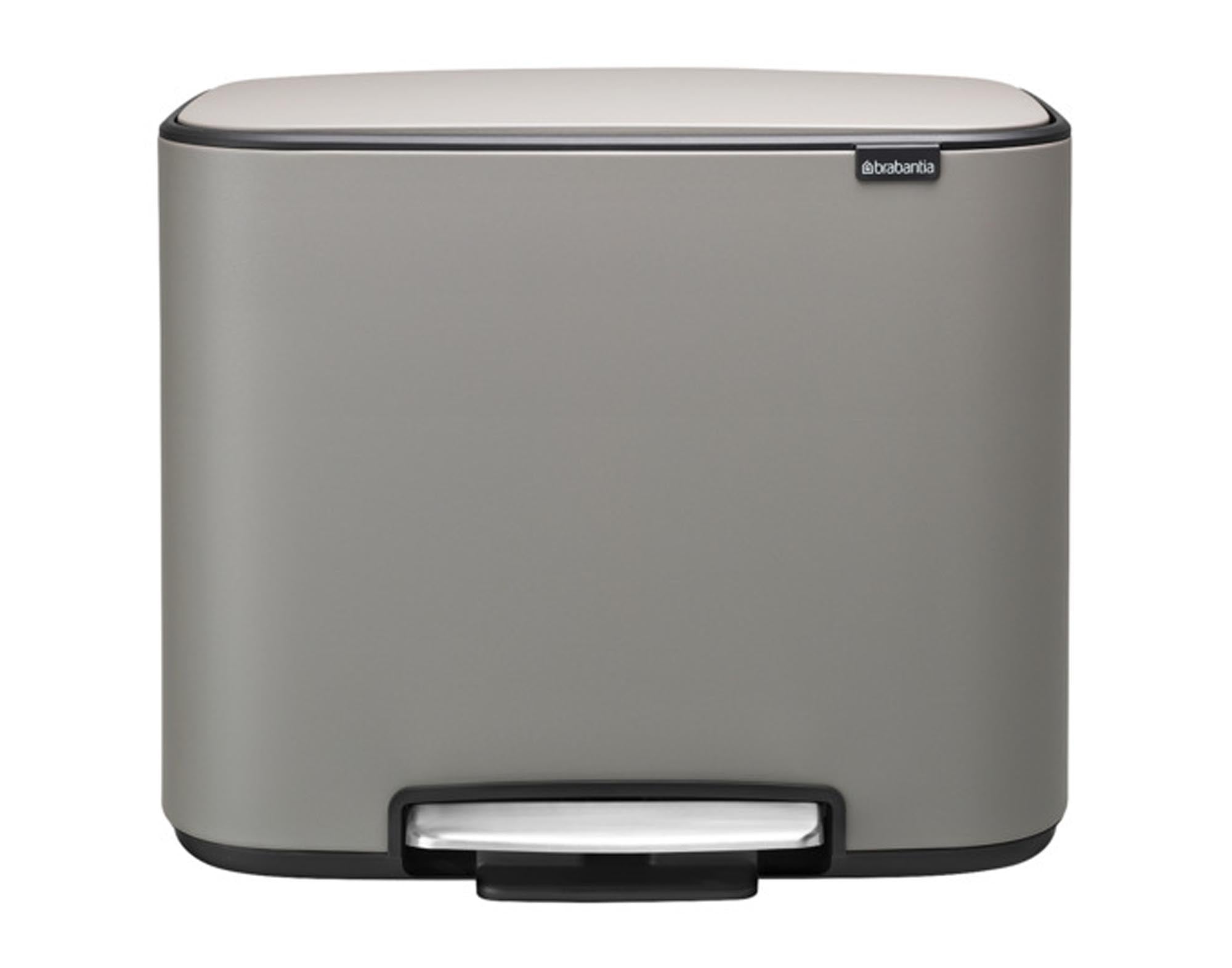 Eleganter BRABANTIA Treteimer Bo in mineral concret grey, 36 l, mit hygienischem Pedalmechanismus, geruchsdichtem Deckel und kratzfester Oberfläche.
