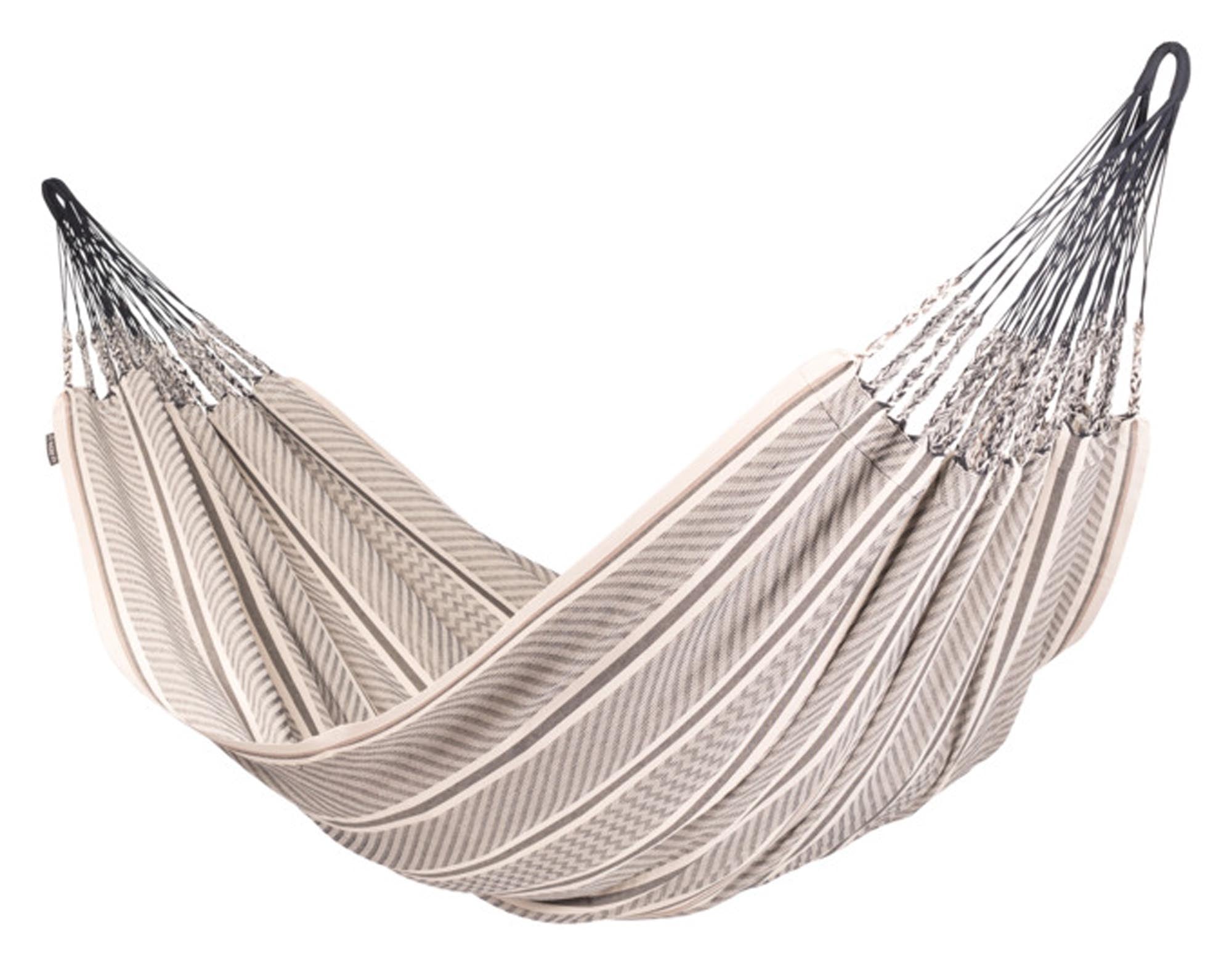 Entspannen Sie in der LA SIESTA Hängematte Flora zebra (160x350 cm) aus 100% Baumwolle. Ideal für Garten, Terrasse und Camping. Pflegeleicht, stabil und bis 200 kg belastbar.