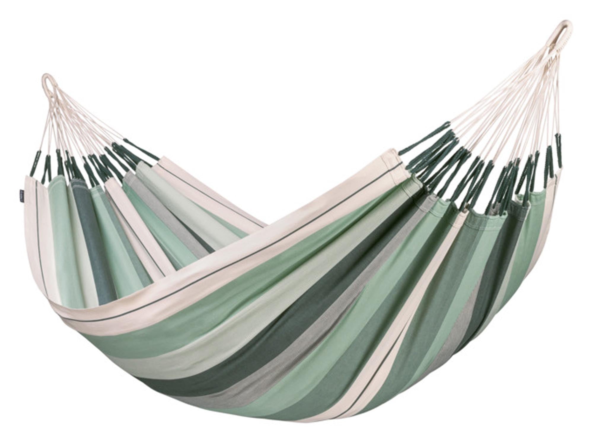 Entspannen Sie stilvoll mit der Hängematte Modesta 160x350 cm von LA SIESTA. Hochwertige Baumwolle, großzügige Liegefläche und einfache Aufhängung.